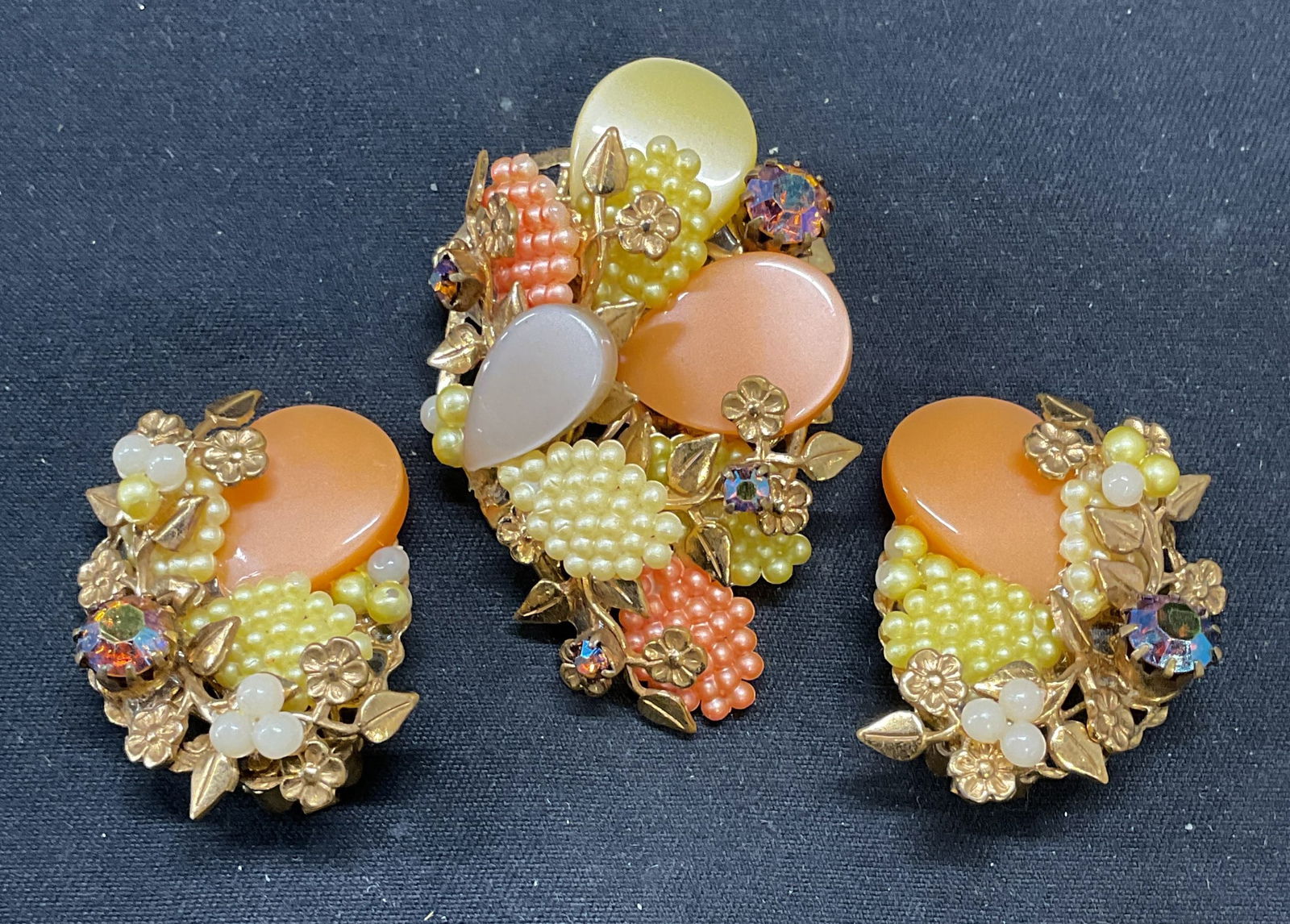 Lot 2 Vintage Yellow Orange Brooch & Earrings: Vintage matching jewelry set. Gold tone yellow and orange lucite and crystal decorated brooch and clip on earrings. Brooch measures approx. 2 x 1 inches. Earrings measure approx. 1.25 inches long. Som