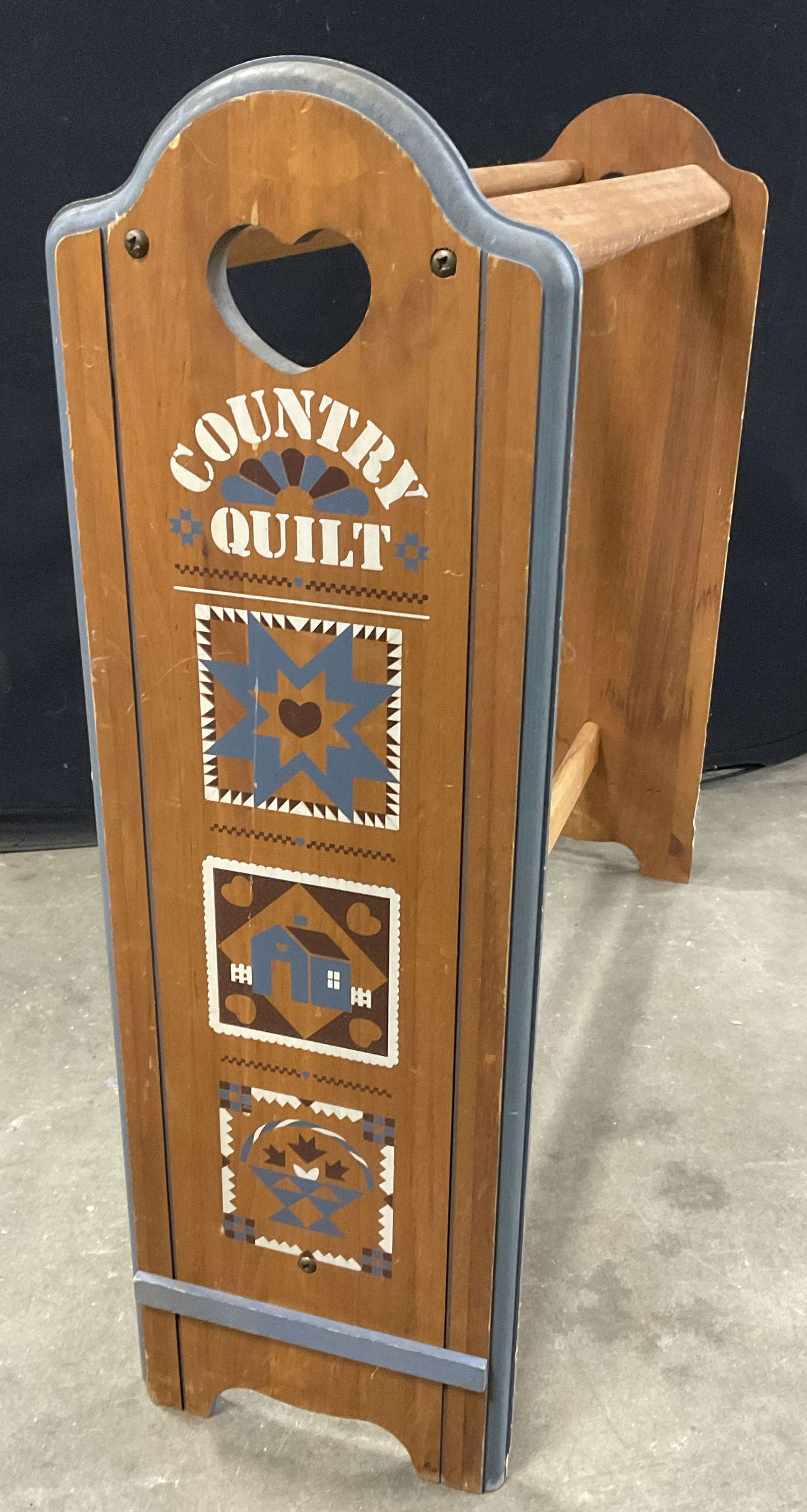 COUNTRY QUILT Vintage Wooden Quilt Rack (1 of 7)