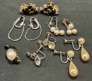 Lot 6 Vintage Sarah Coventry Earrings +