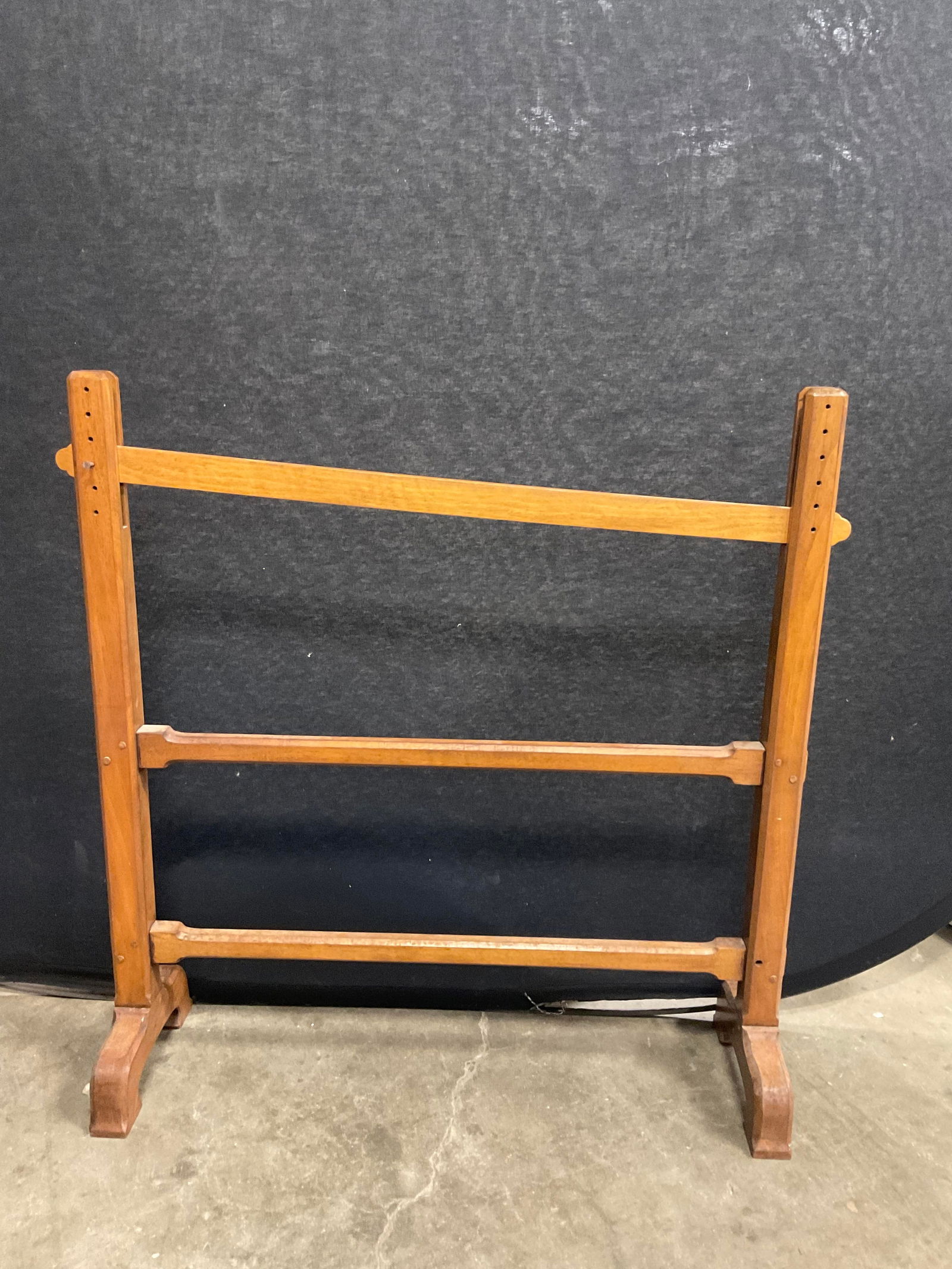 Adjustable Wooden Quilt Rack (1 of 9)