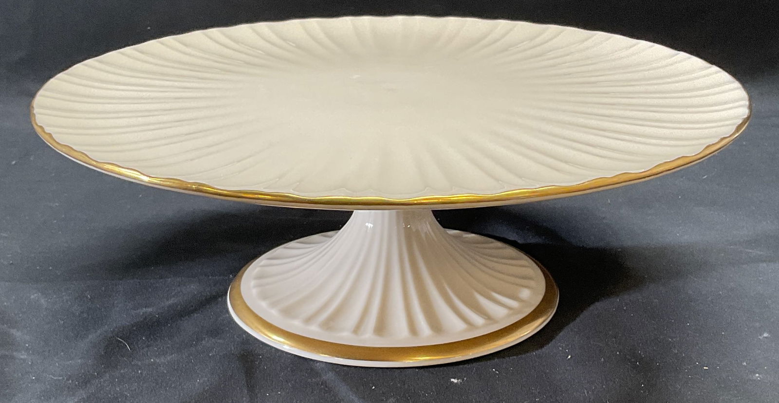 Lenox Gilt Porcelain Cake Stand (1 of 6)