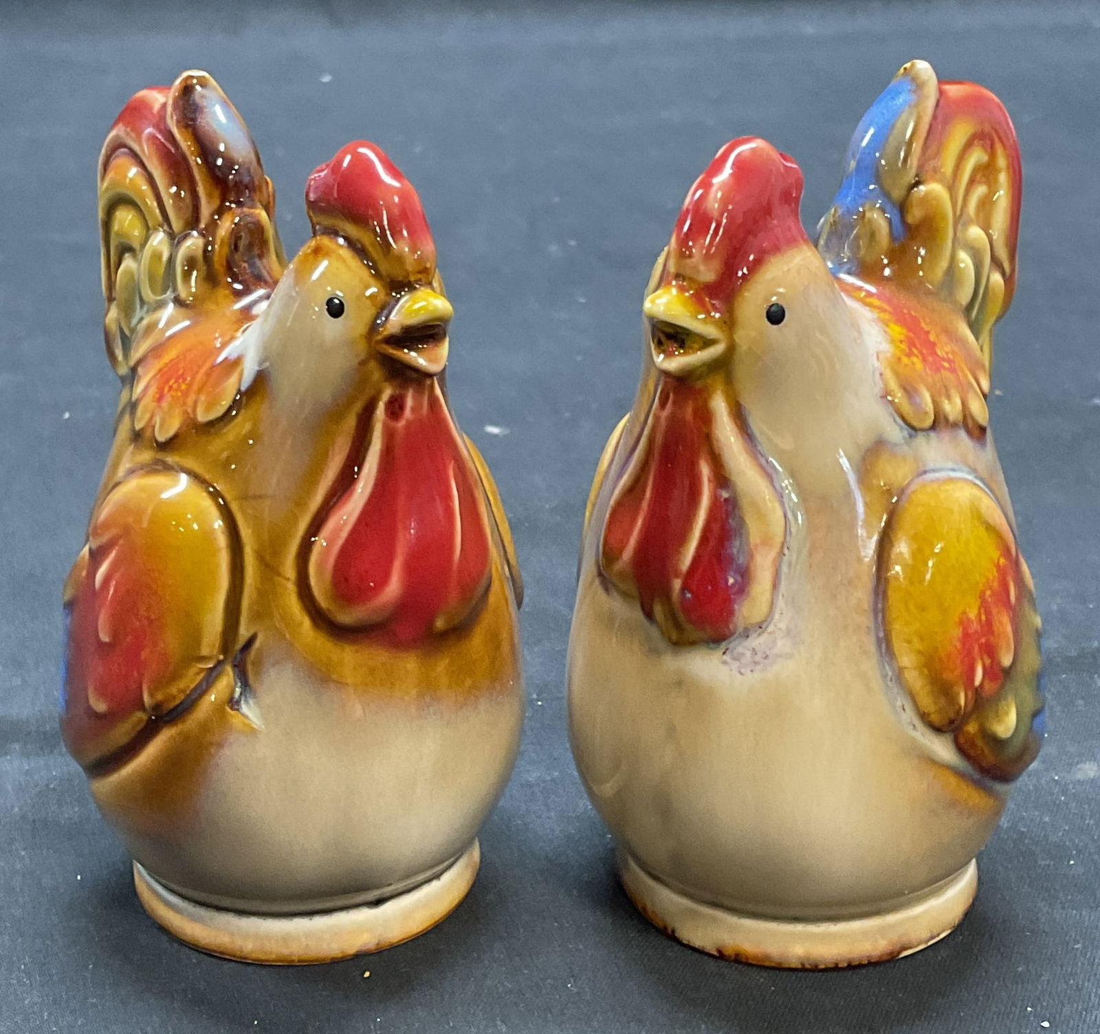 Pair Vtg Ceramic Rooster Salt & Pepper Shakers (1 of 7)