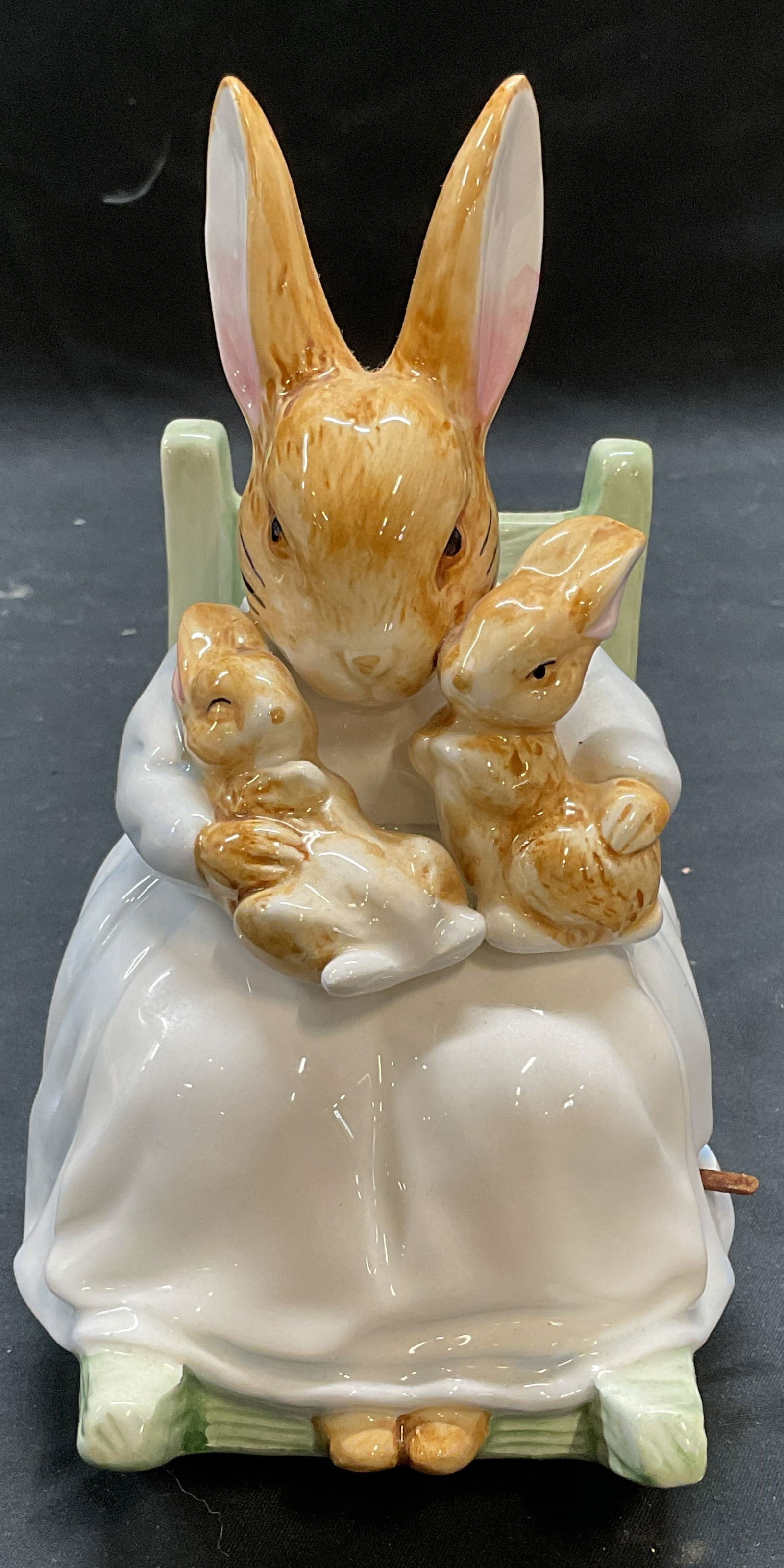 Vintage SCHMID Beatrix Potter Bunny Music Box (1 of 6)