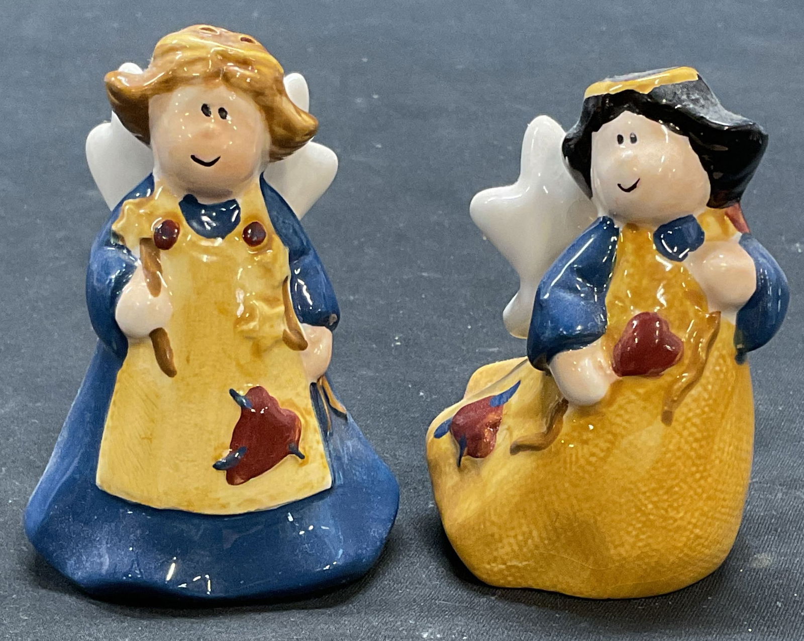 Lot 2 Ceramic Angel Salt & Pepper Shakers (1 of 6)