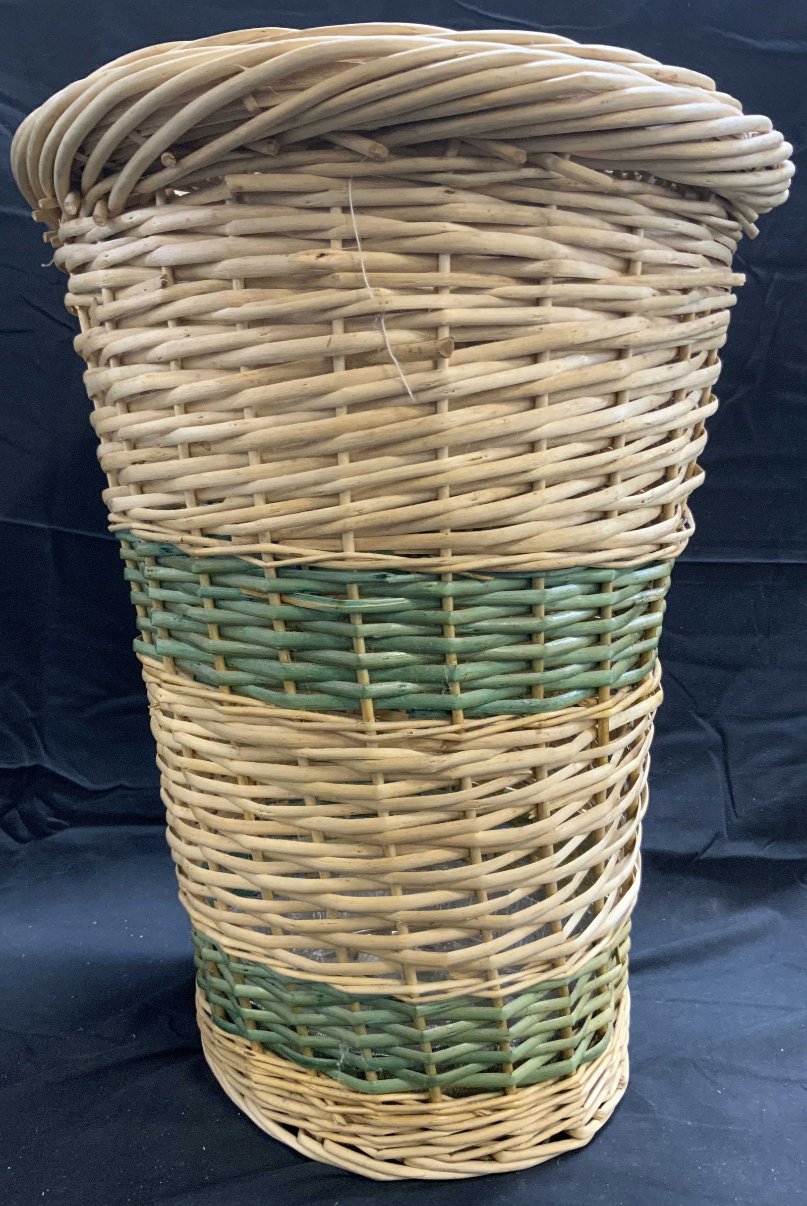 Woven Wicker Basket W Lid (1 of 6)
