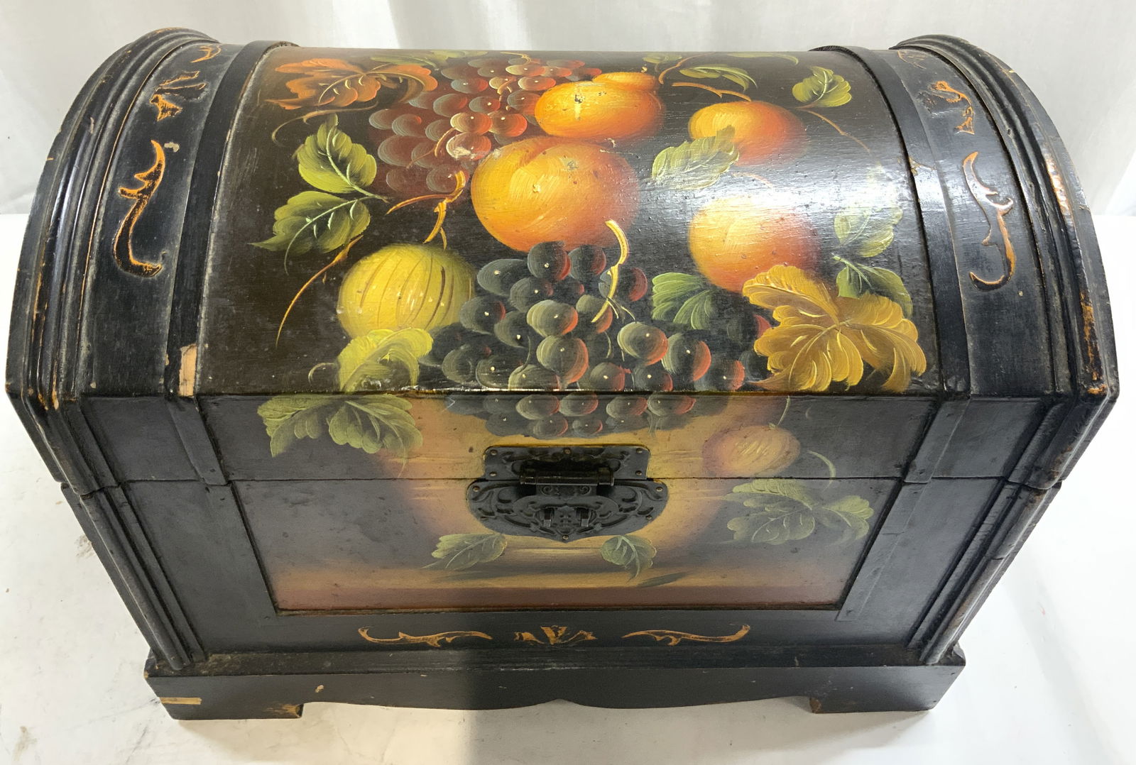 Vintage Hand Painted Wooden Chest W Lid (1 of 8)