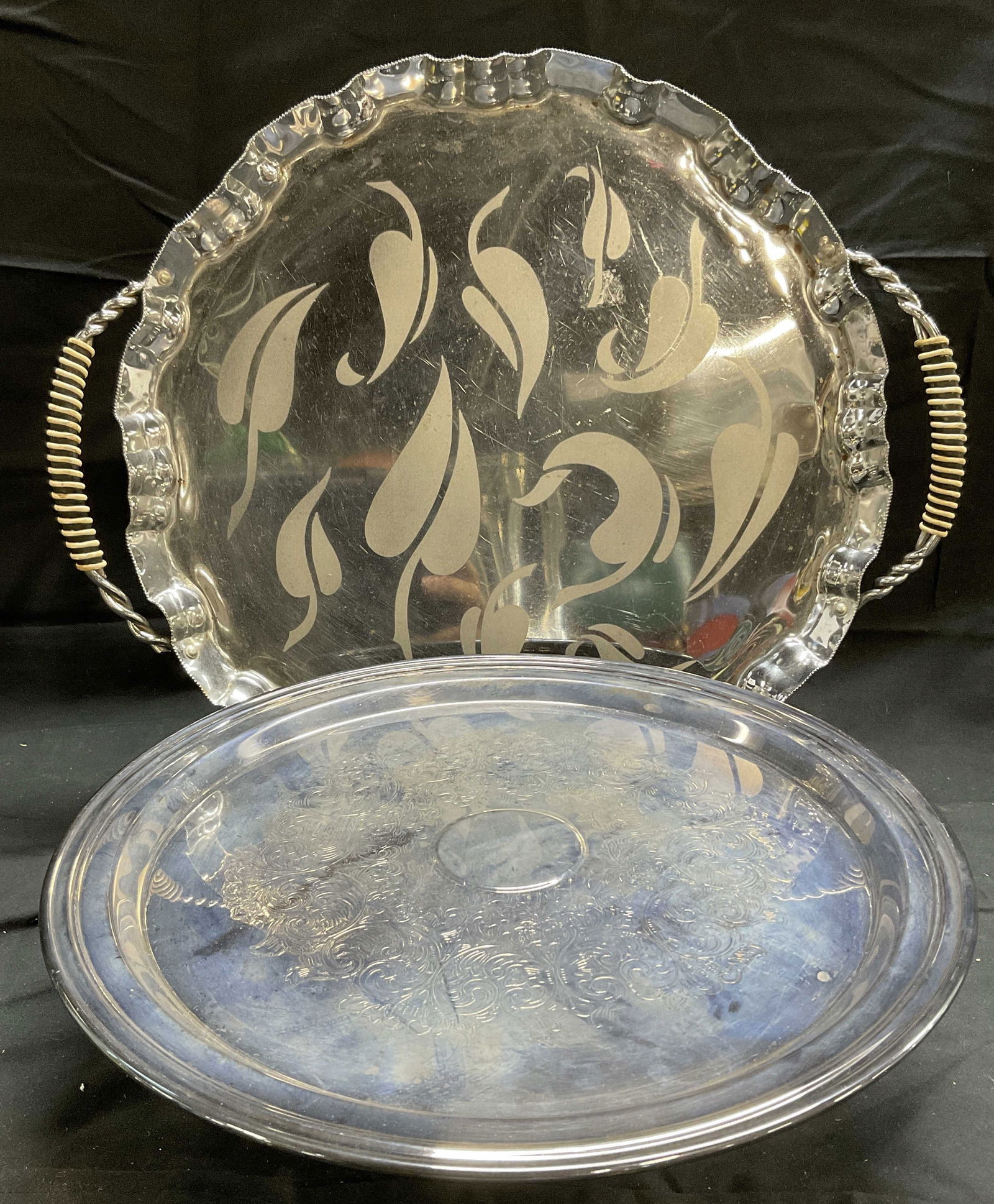 Lot 2 White Metal Tray & Pedestaled Cake Tray (1 of 8)