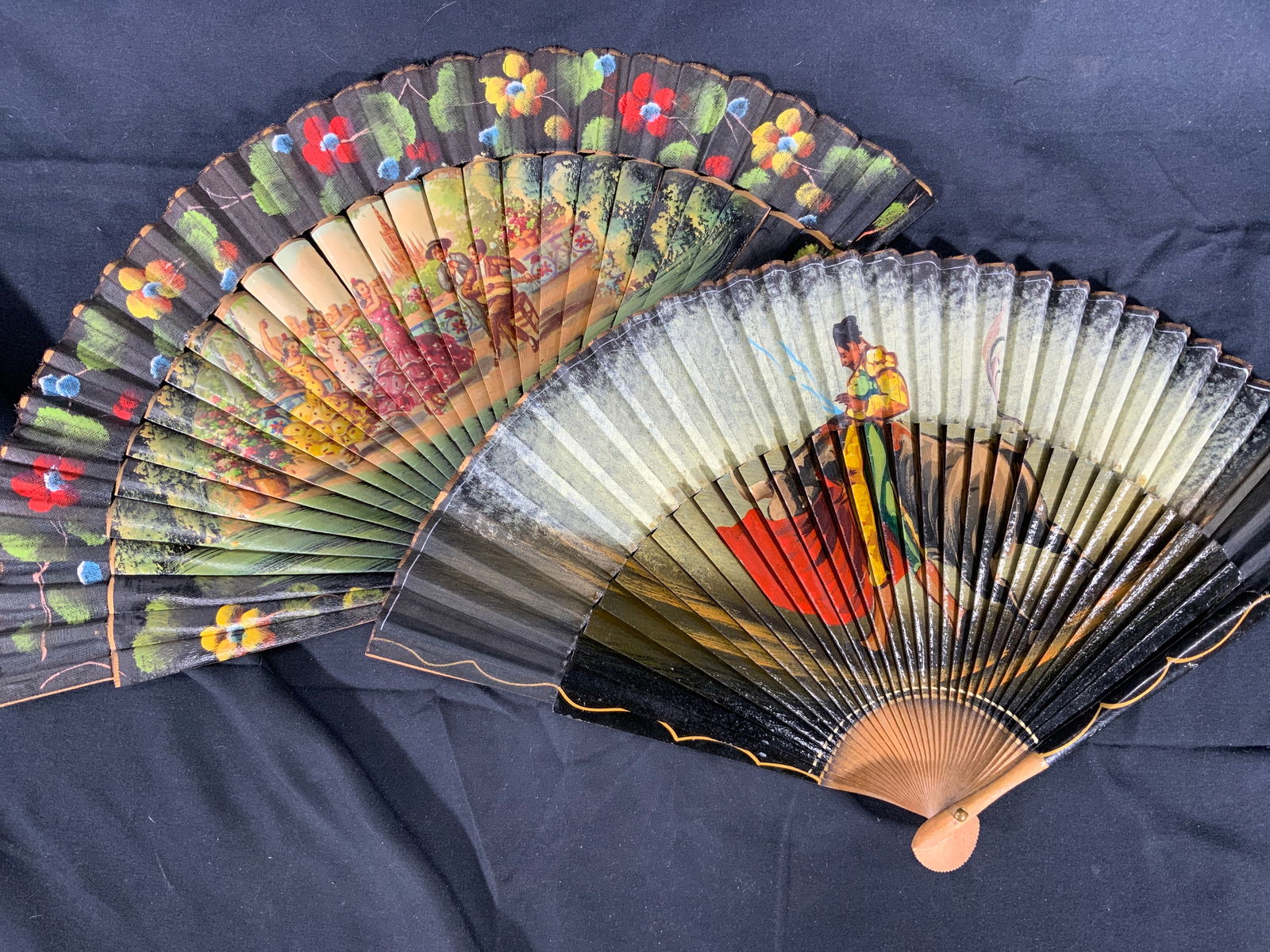 Lot 2 Folding Hand Painted Hand Fans (1 of 12)