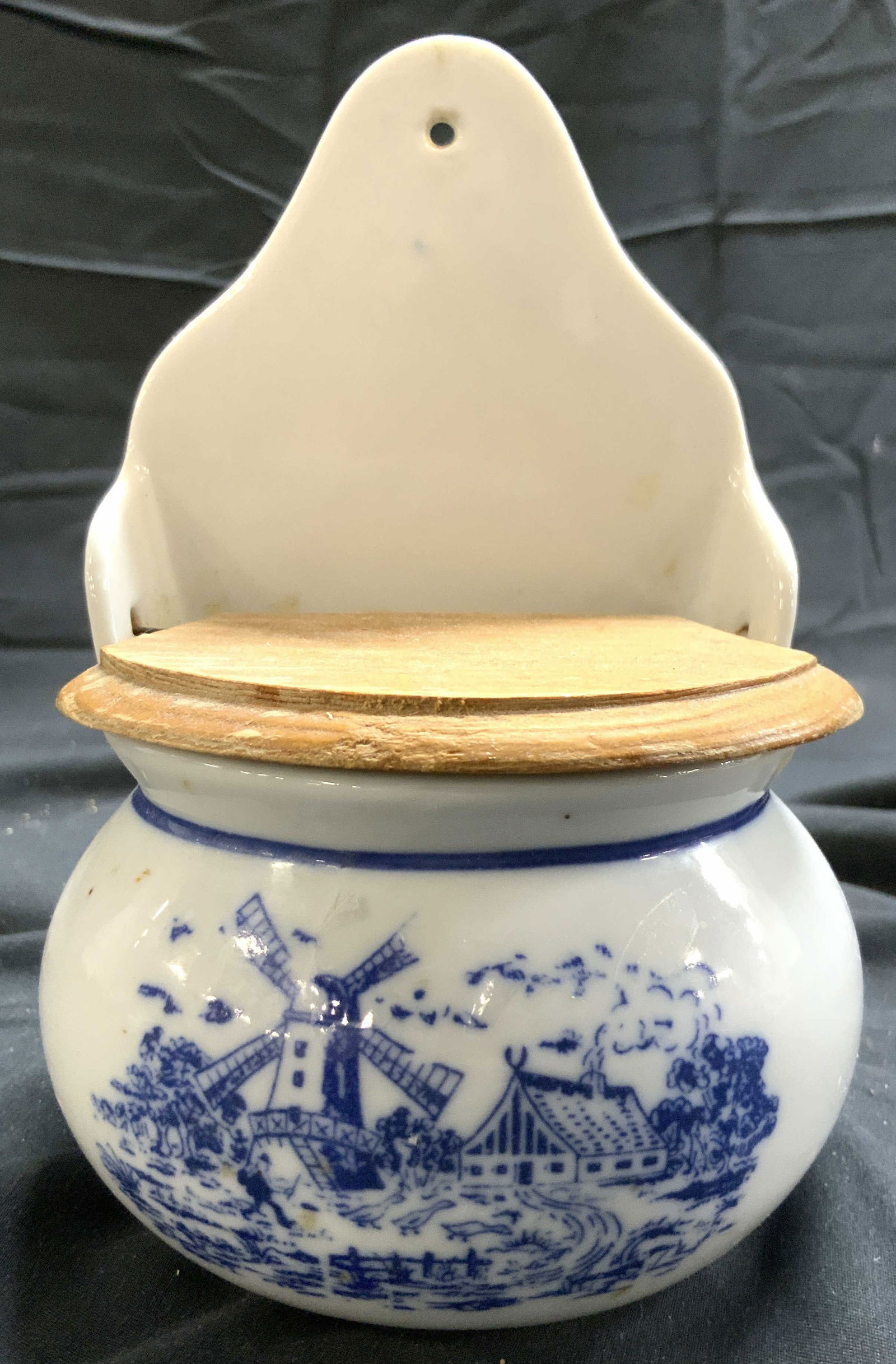 TELEFLORA DELFT Vtg Porc Wall Salt Bx W Wood Lid (1 of 7)