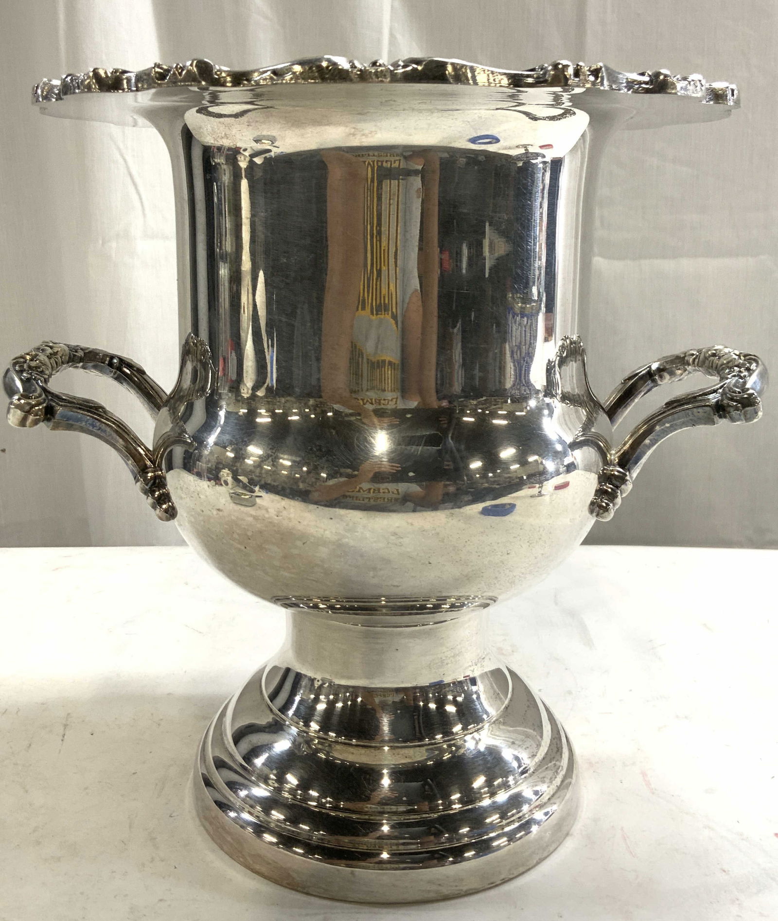 ONEIDA Silver Plate Champagne Bucket W Handles (1 of 10)