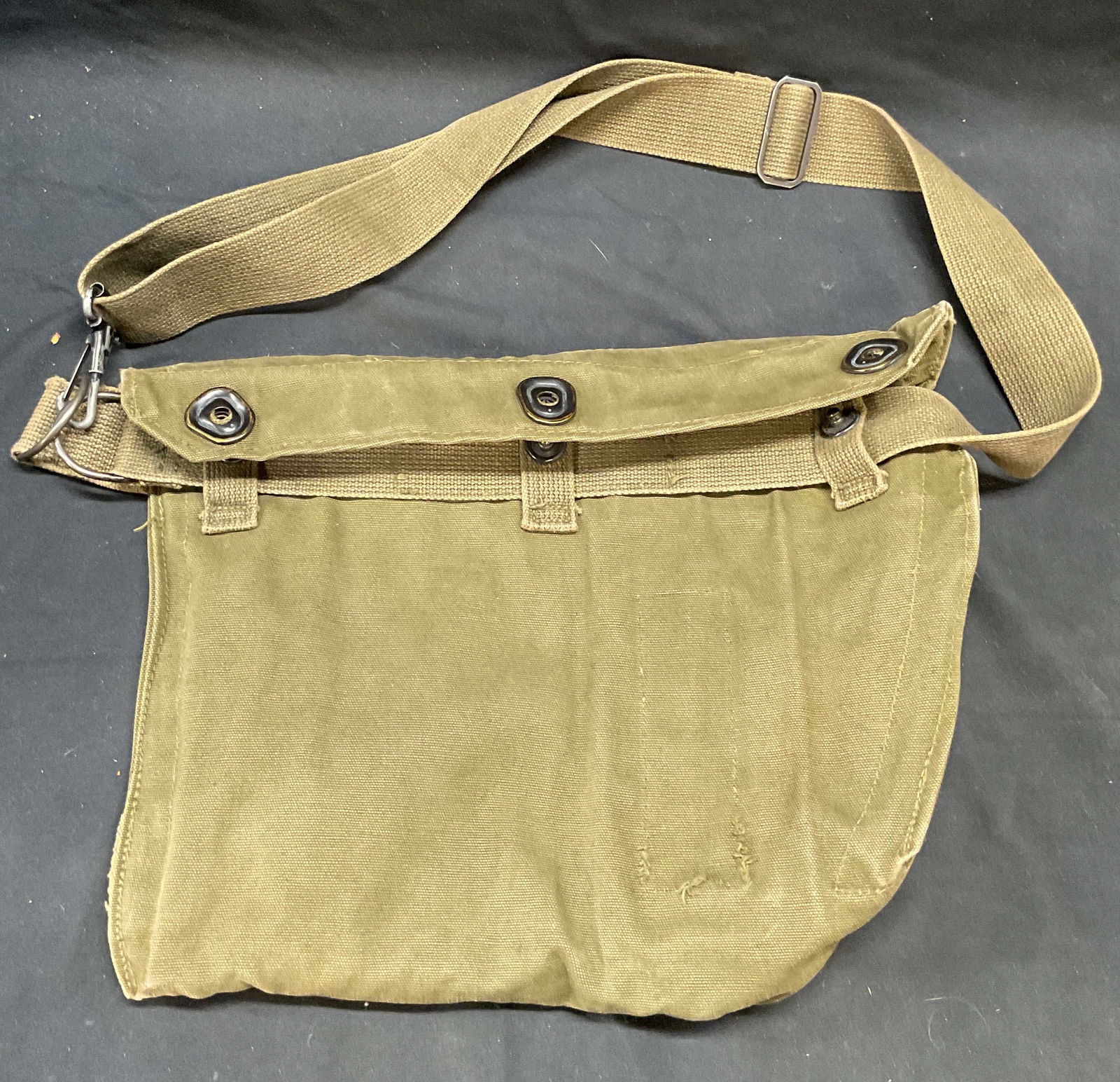 US Military M9A1 Green Canvas Mask Bag (1 of 6)