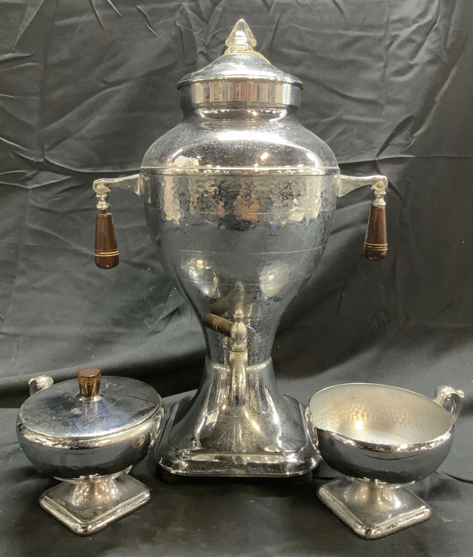 MCM Chrome & Bakelite Coff Urn Creamer & Sugar Dsh (1 of 8)