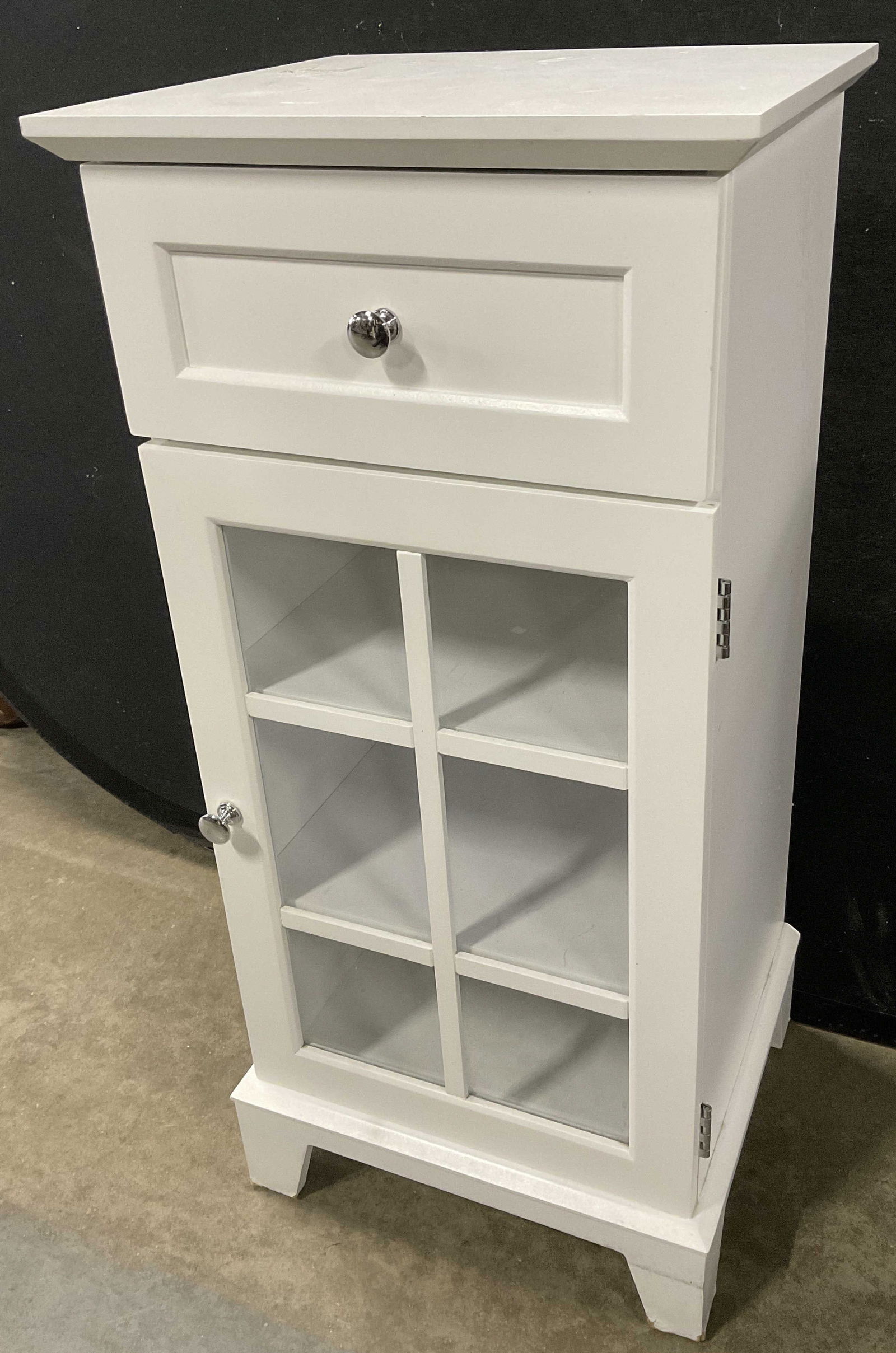 NBC TRADING INC White Floor Cabinet Side Table (1 of 9)