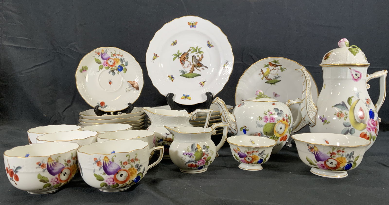 HEREND Hungarian Hand Painted Porcelainware (1 of 11)