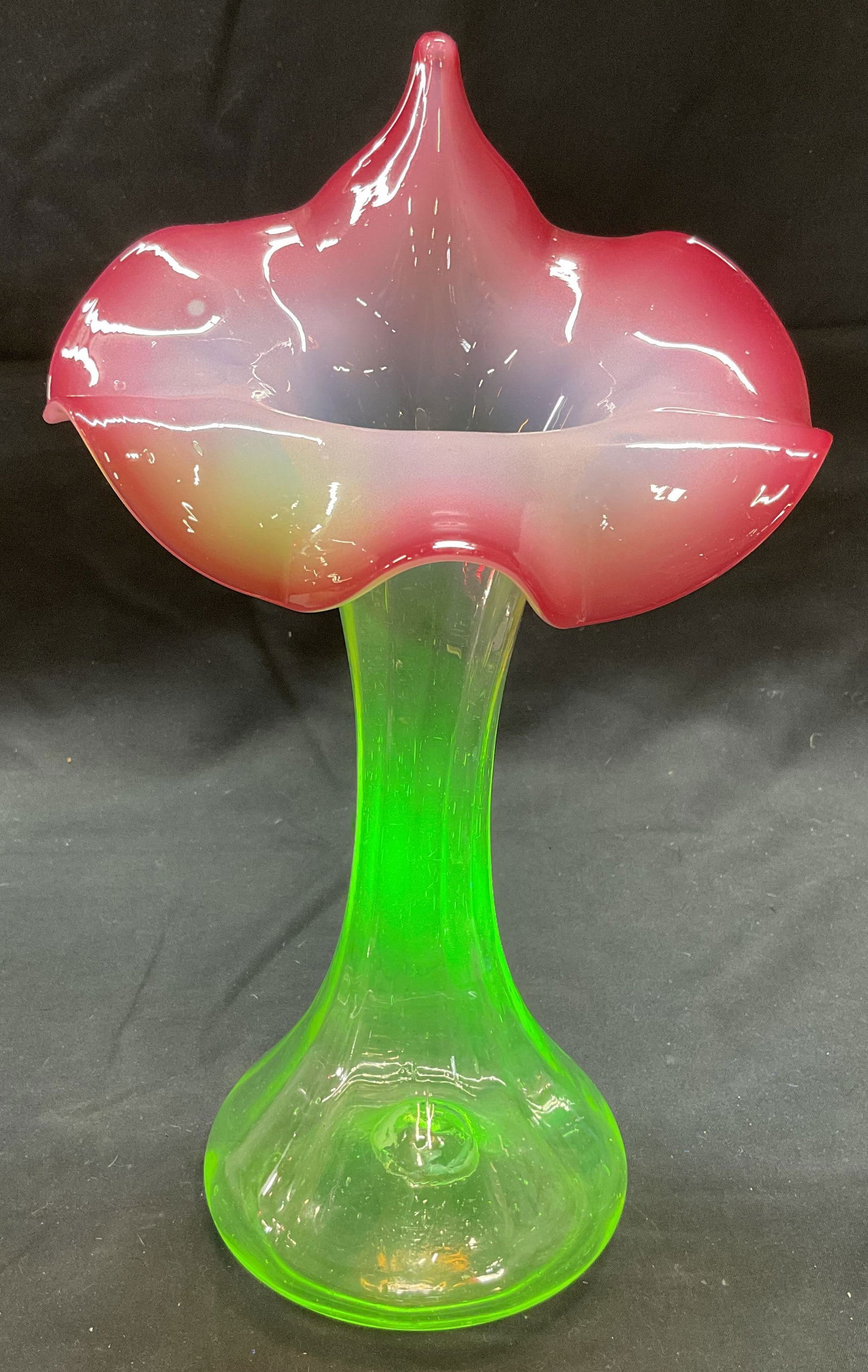 Vtg Uranium Art Glass Jack in the Pulpit Vase (1 of 7)