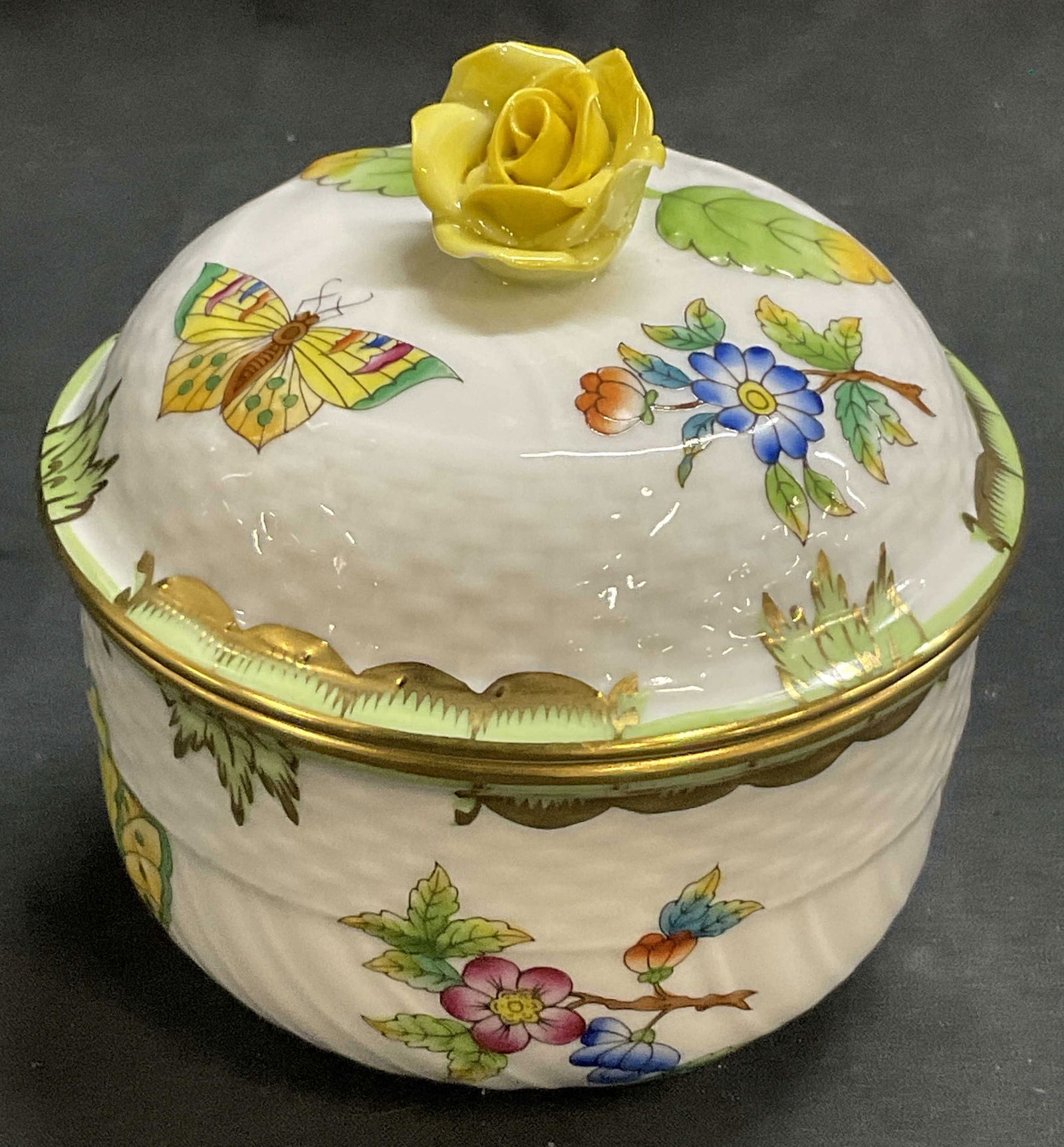 HEREND HUNGARY Lidded Porcelain Sugar Bowl (1 of 9)