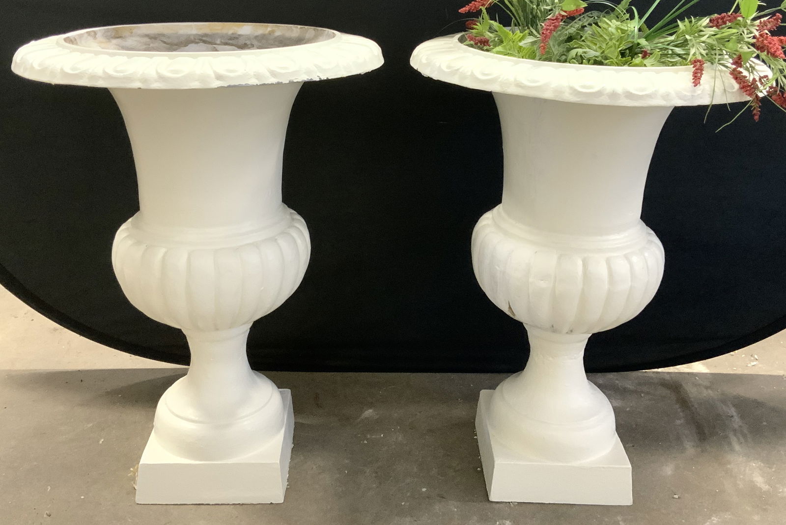 Pair Iron Outdoor Urn Planters White (1 of 8)