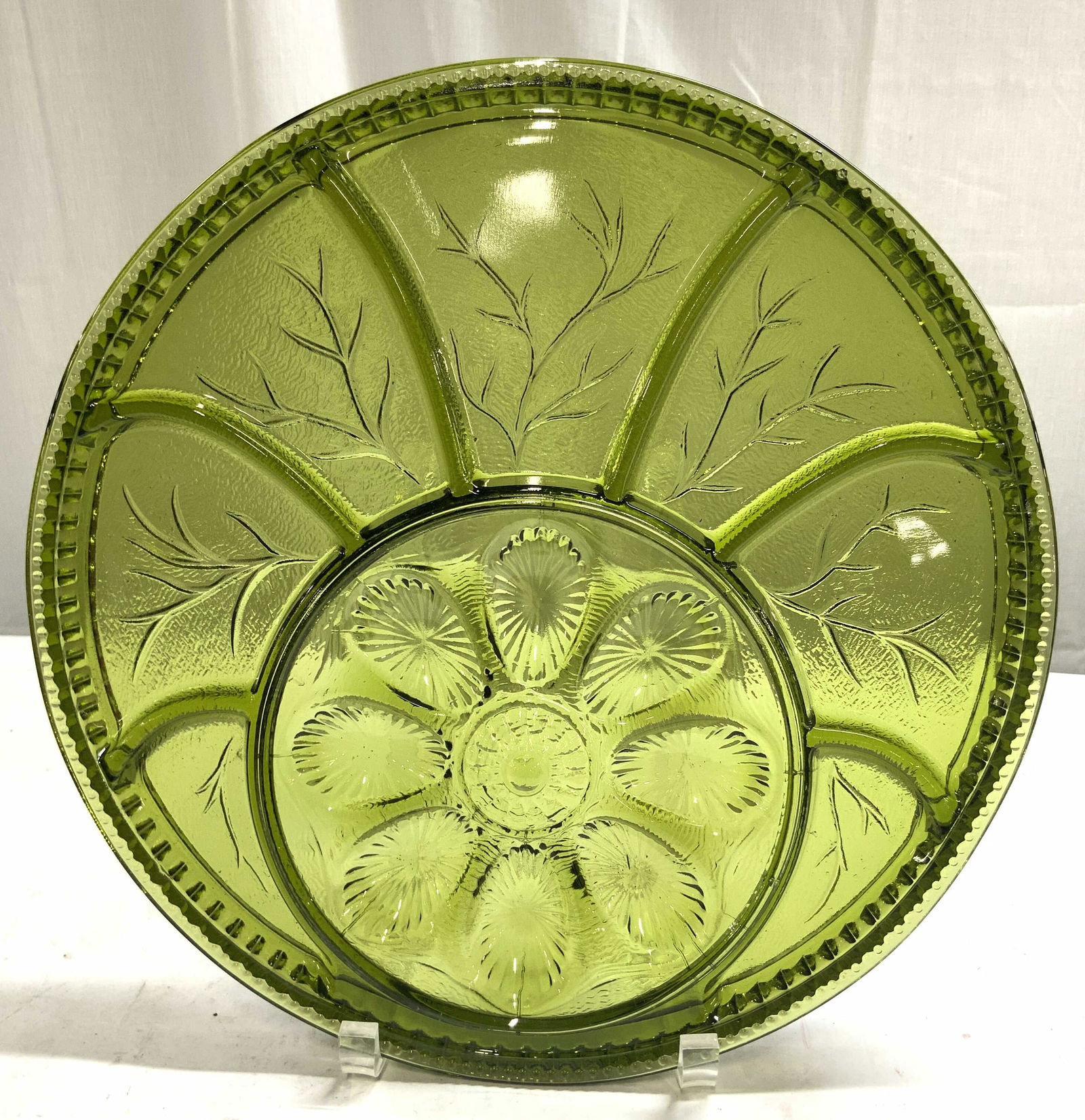 Art Glass Hors D oeuvres Dish Green (1 of 8)