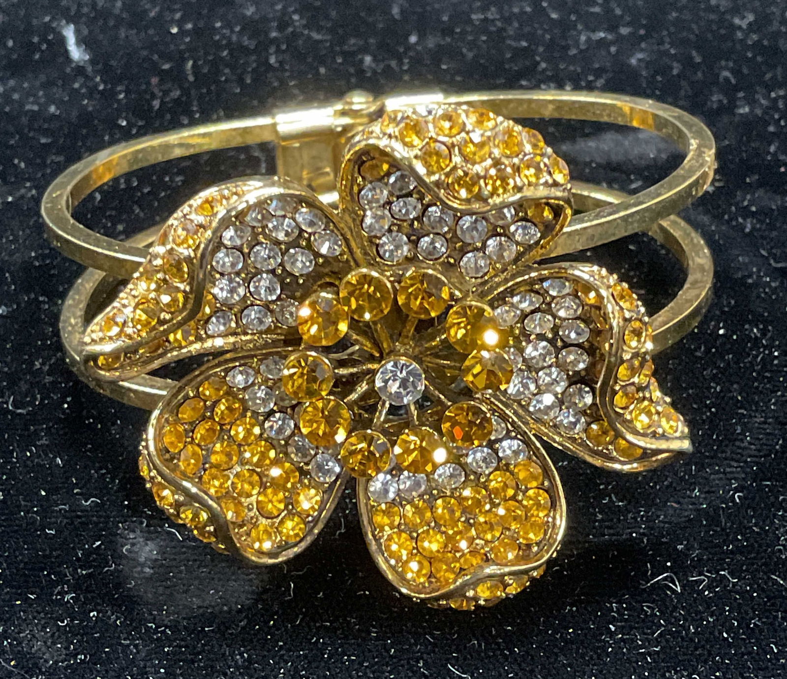 Vtg Gold Tone Crystal Flower Cuff Bracelet (1 of 7)