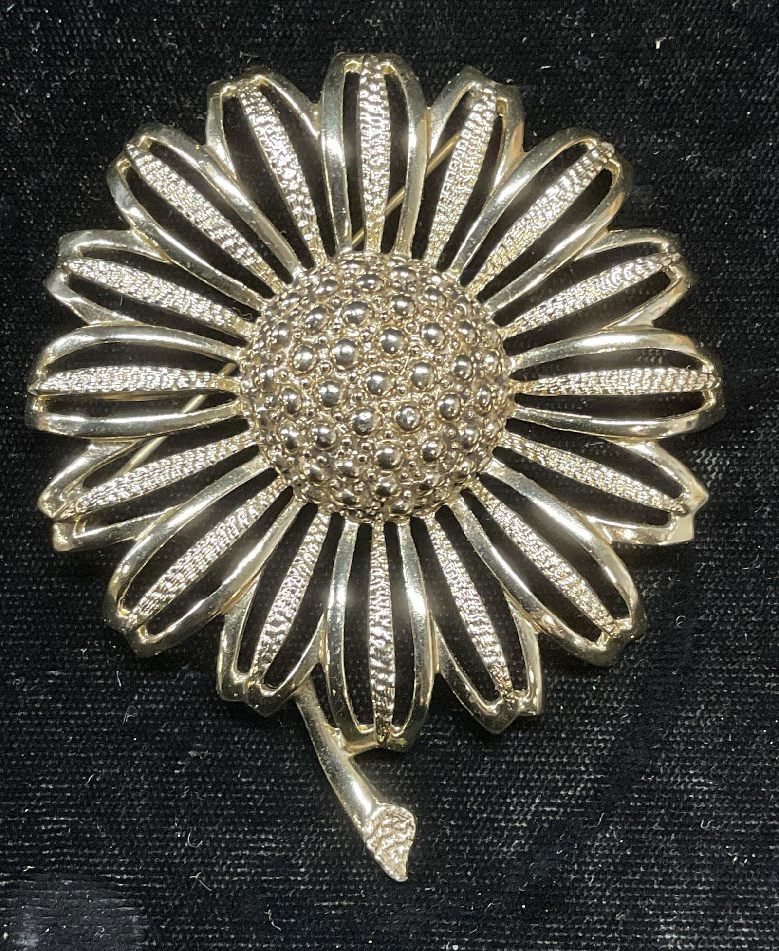Vtg Sarah Coventry Gold Tn Flower Brooch 3 in (1 of 7)