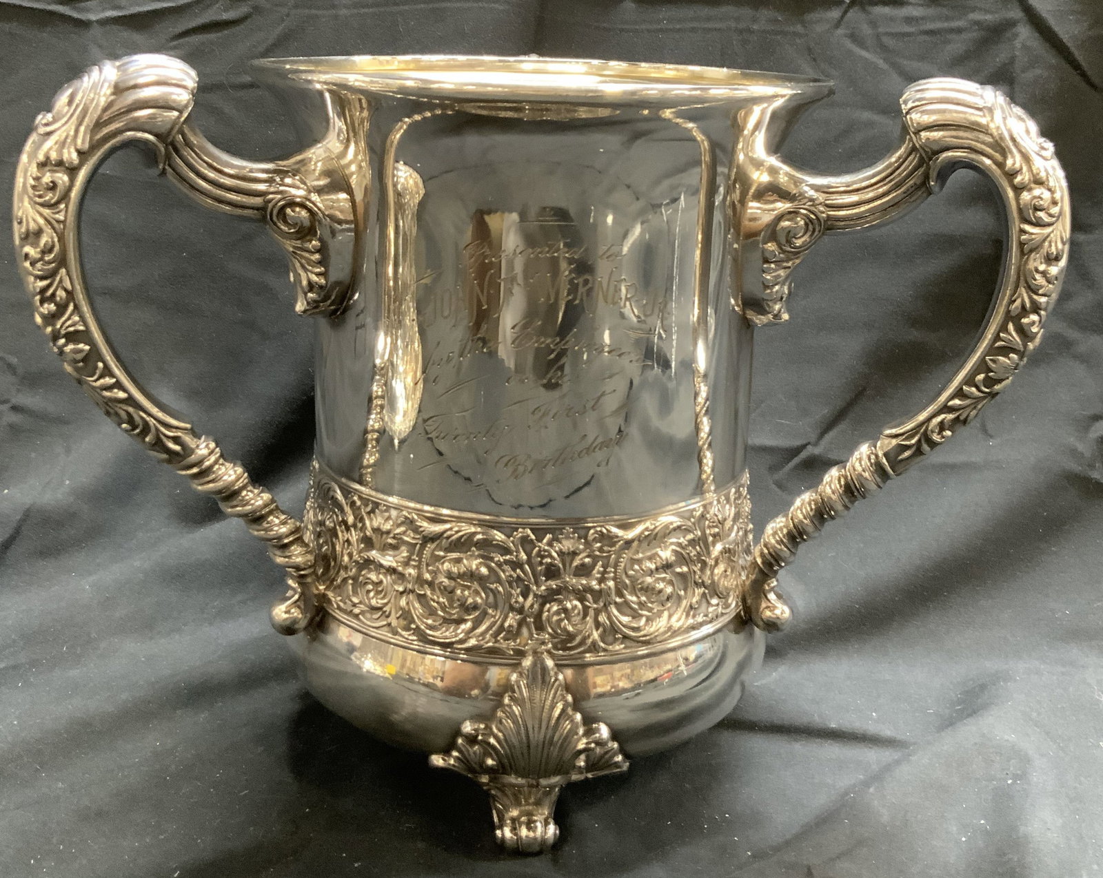 Silver Pl MERIDEN Monogrammed Footed Ice Bucket (1 of 8)