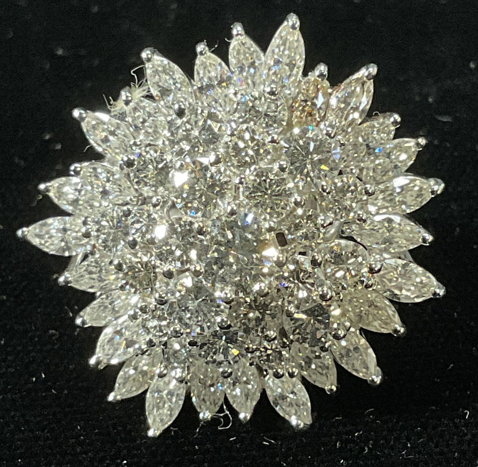 VINTAGE PLATINUM DIAMOND CLUSTER RING (1 of 8)