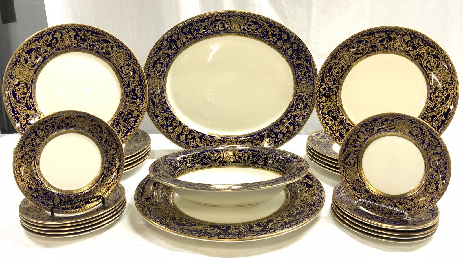 ROYAL WORCESTER EMBASSY Set 27 Porc Serverware (1 of 8)