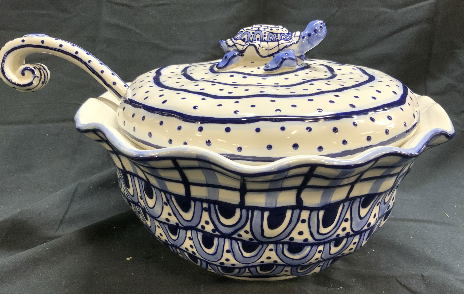 AUTHENTIC STONEWARE Serving Pot W Lid & Ladle (1 of 8)