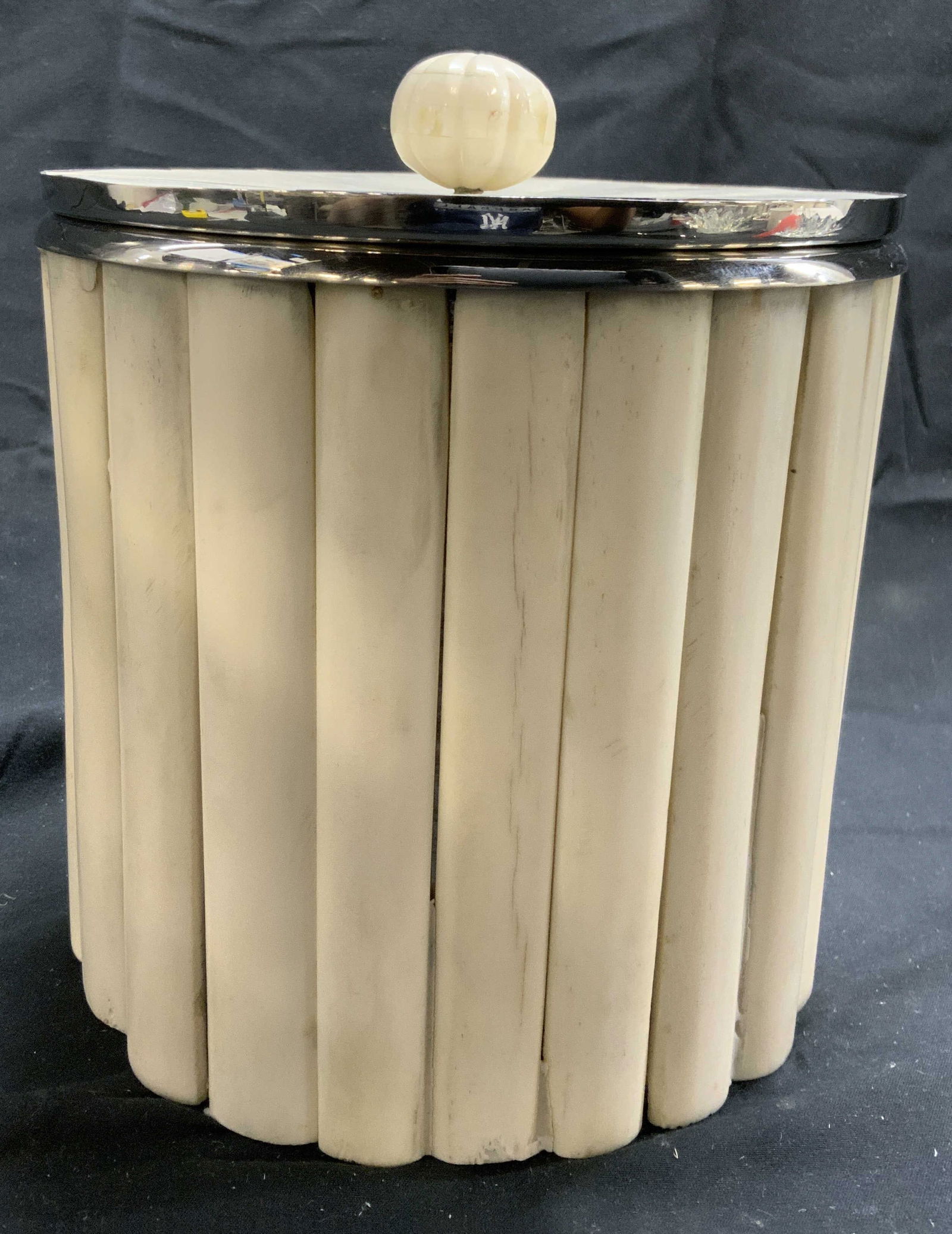 LAZY SUSAN Inlaid Bone & Metal Ice Bucket W Lid: Underside is trademarked LAZY SUSAN, Ice bucket is cream toned inlaid bone & metal. Piece includes lid. Interior is silver toned brushed metal. Vessel with lid measures approximately 7.25 inches tall