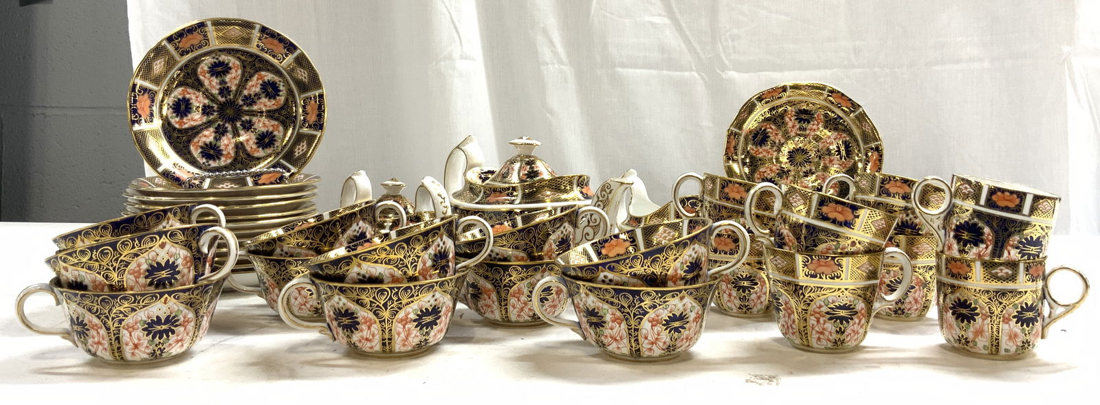 ROYAL CROWN DERBY Set 46 Porcelain Tea Service (1 of 11)