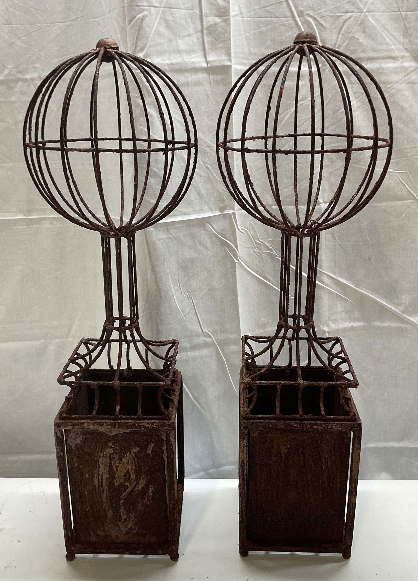 Pr Vntg Iron Hot Air Balloon Form Topiaries 27in (1 of 7)