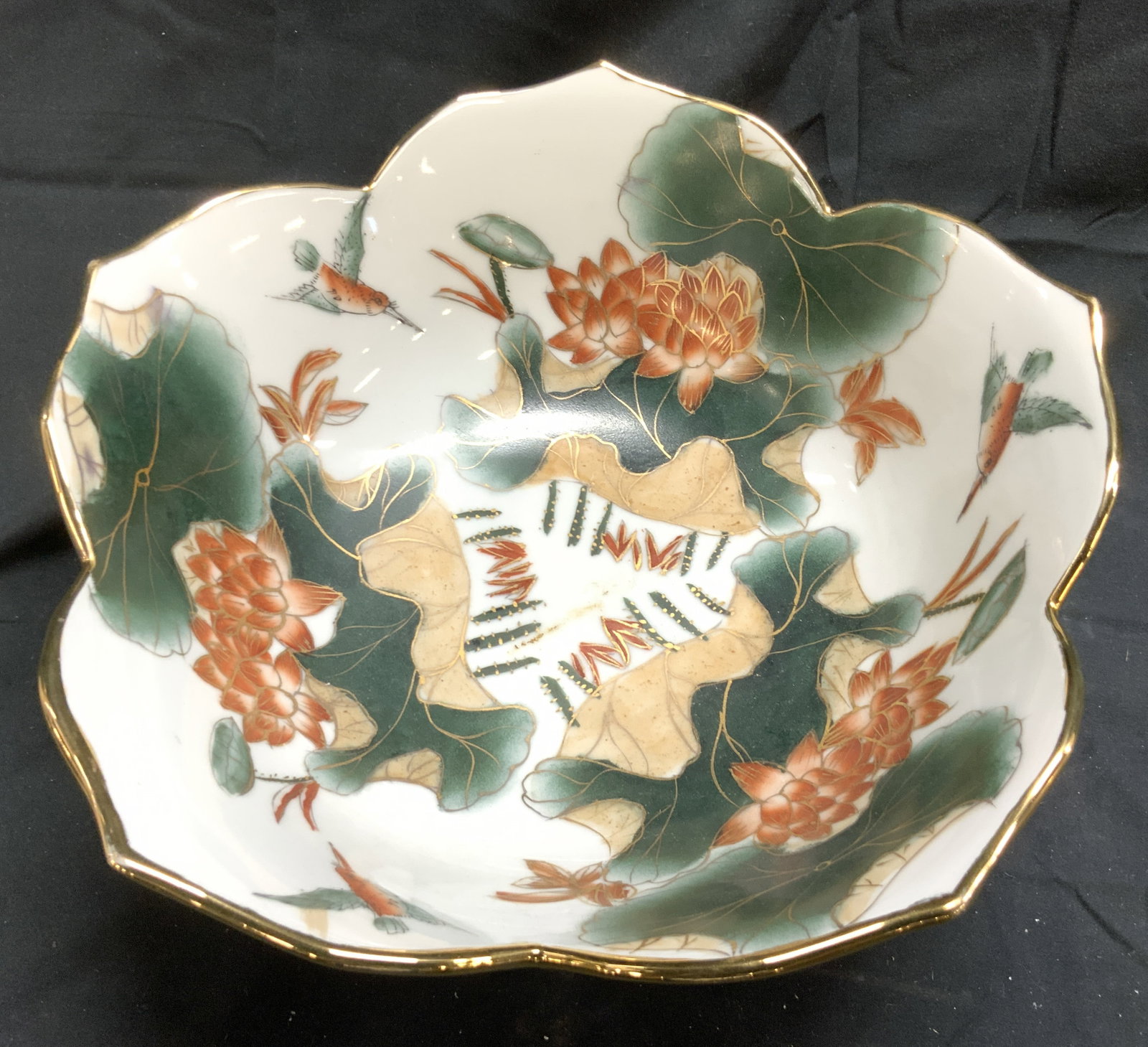 Vntg Floral Form Asian Porcelain Bowl W Gilt Rim: Bowl is signed with red toned Asian characters on underside. Piece has floral form. Bowl has multi toned floral, leaf, hummingbird & gilt detail. Piece has gilt rim. Bowl is porcelain. Some elements a