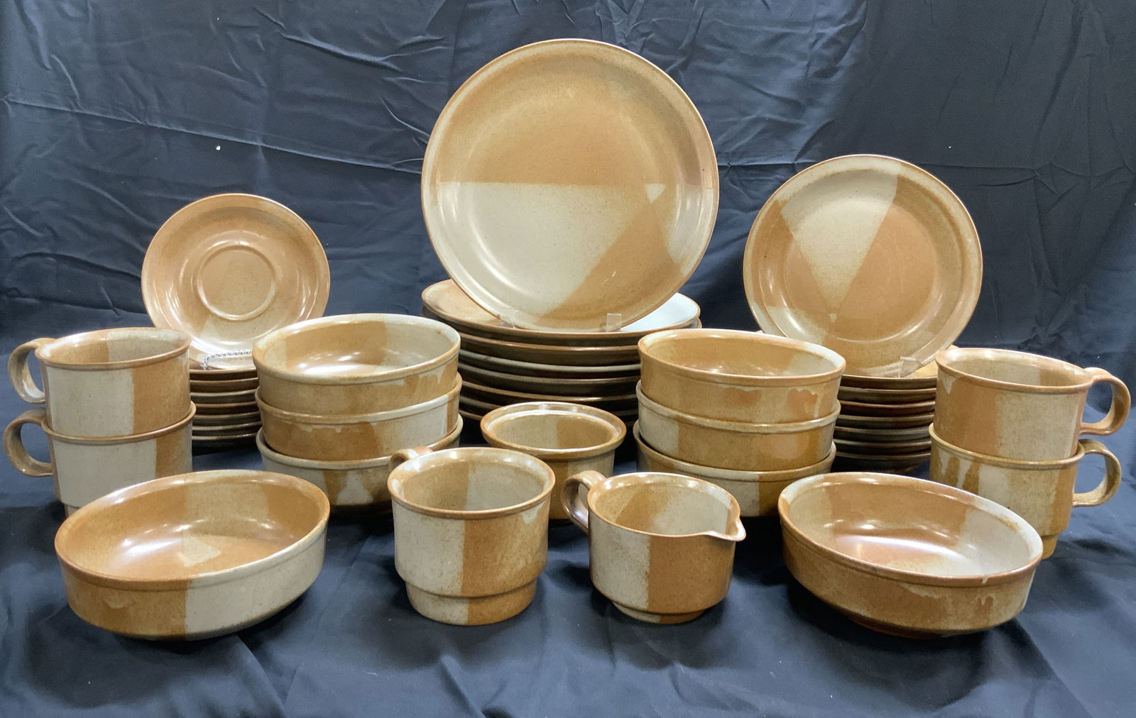 IRON MOUNTAIN Set 39 pcs Ceramic Dishware (1 of 10)