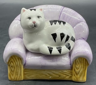 Set Ceramic Cat & Armchair Salt & Pepper Shakers