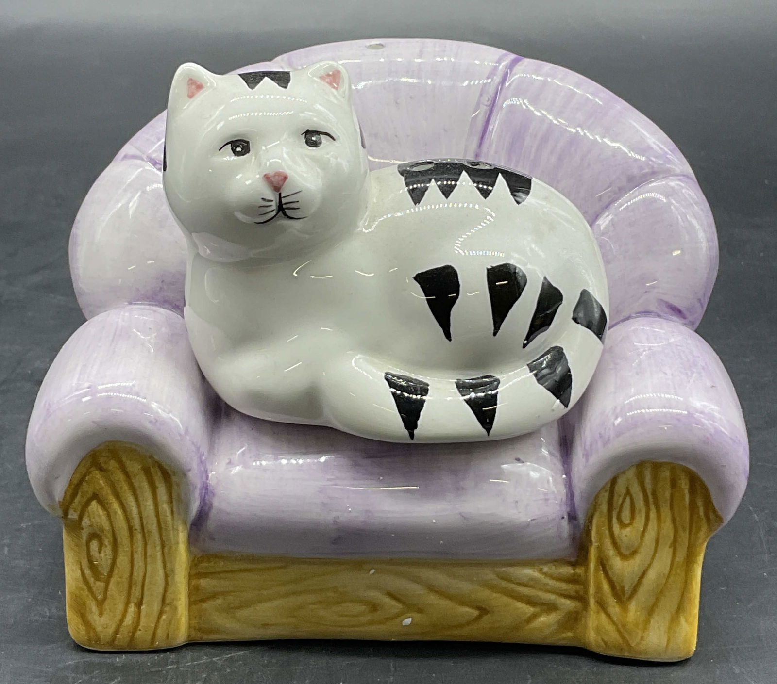 Set Ceramic Cat & Armchair Salt & Pepper Shakers (1 of 8)