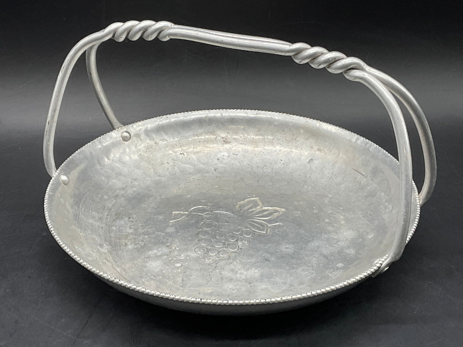 BUENILUM Vintage Grape Motif Aluminum Serving Tray (1 of 9)