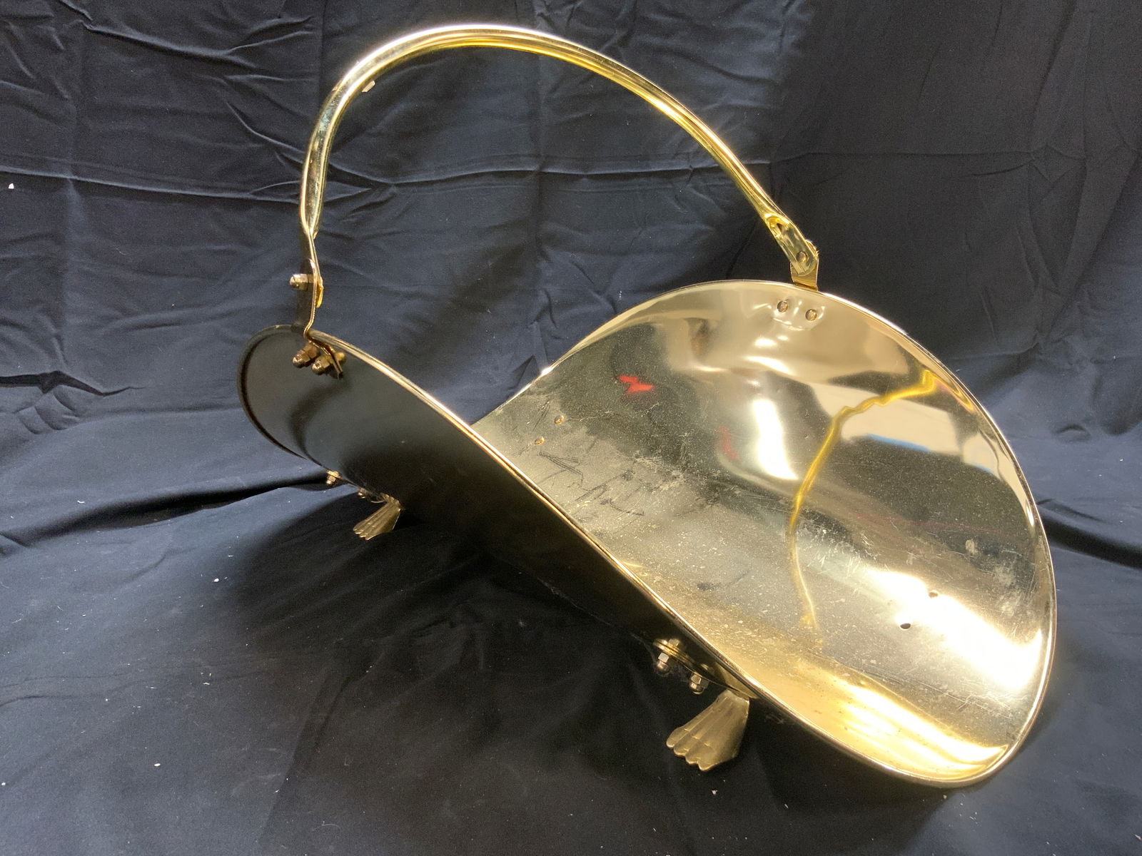 Vntg Brass Firewood Holder W Handle & Feet (1 of 6)