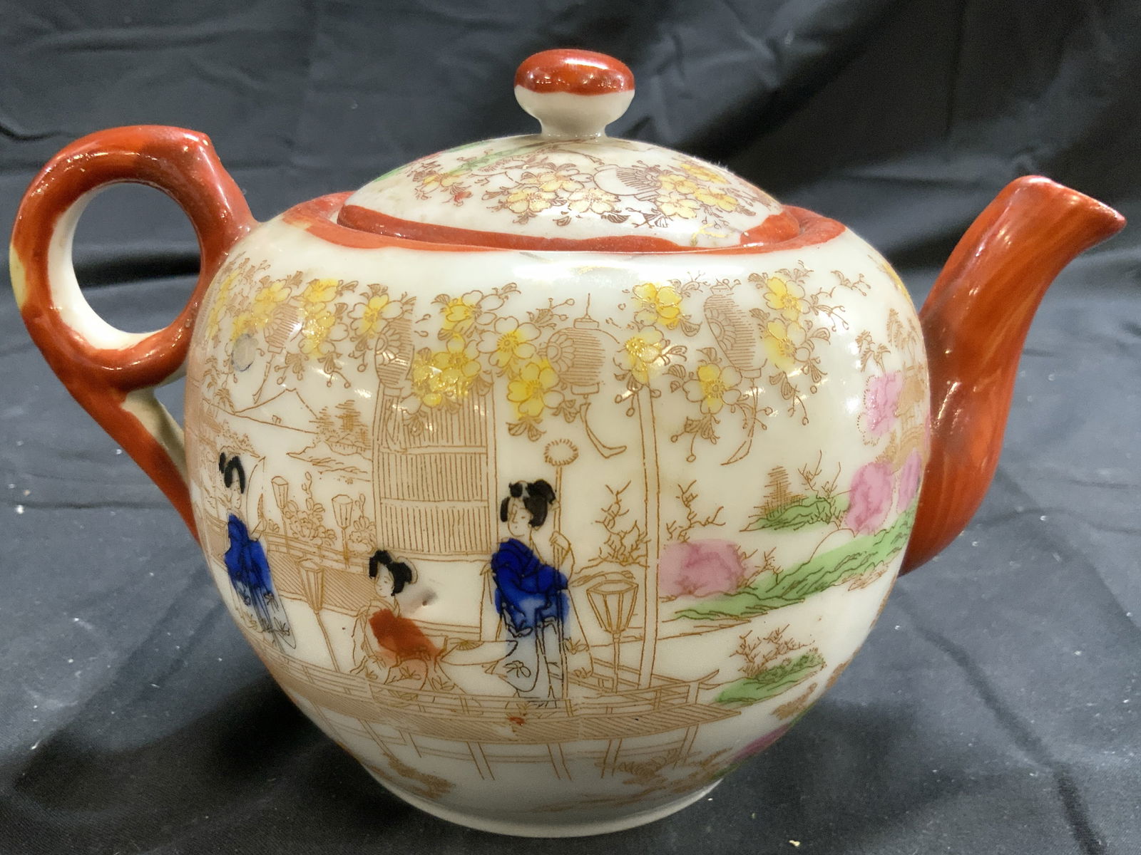 Vntg Hand Painted Porcelain Teapot W Lid JAPAN (1 of 8)