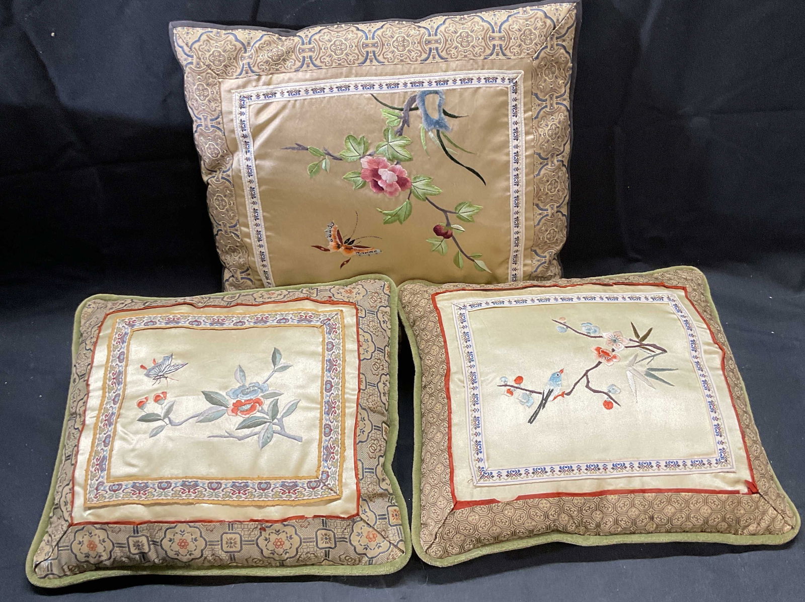 Lot 3 Embroidered Silk Floral Pillows (1 of 7)