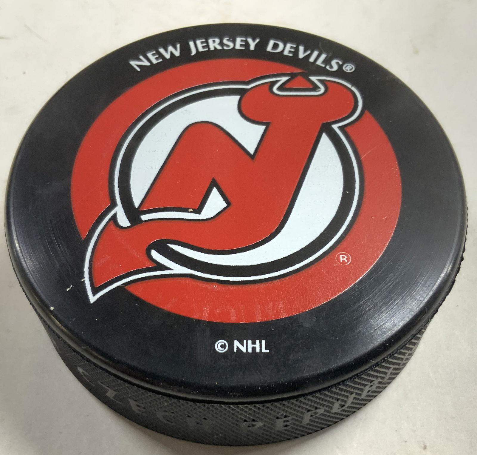 NEW JERSEY DEVILS Puck World NHL Puck (1 of 6)