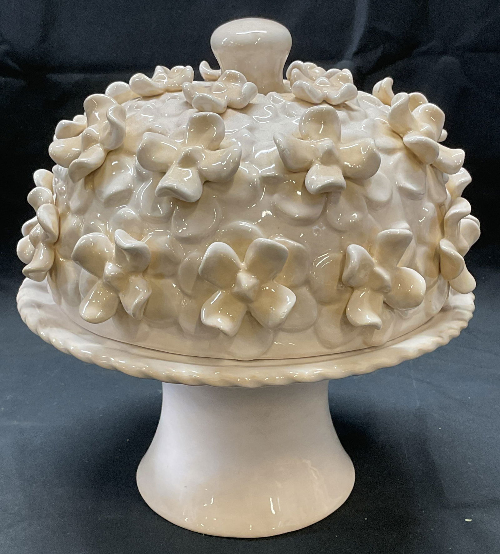 Studio B Ceramic Flower Lidded Cake Stand (1 of 6)