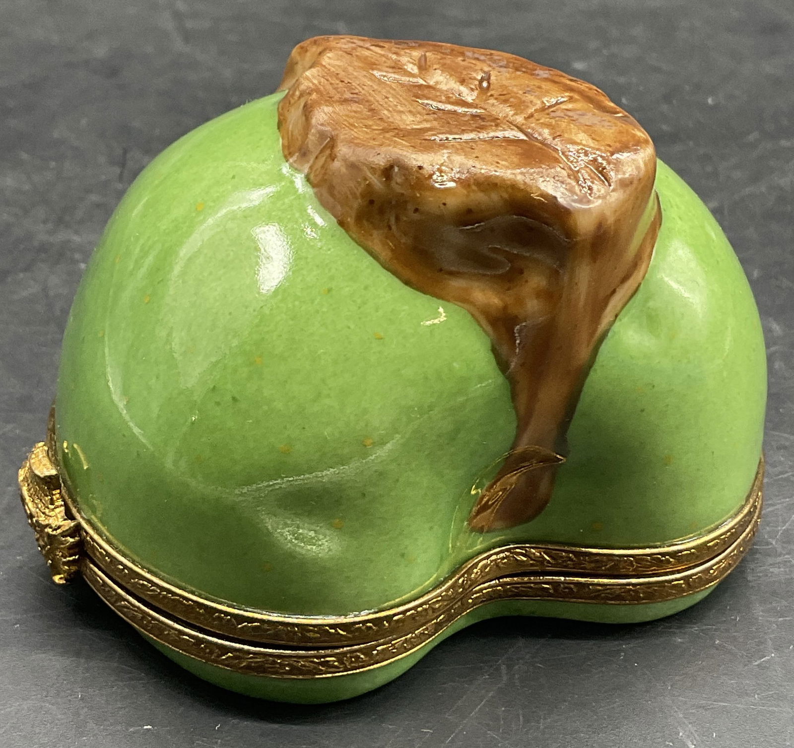 LIMOGES FRANCE HL Hand Painted Apple Trinket Box (1 of 12)