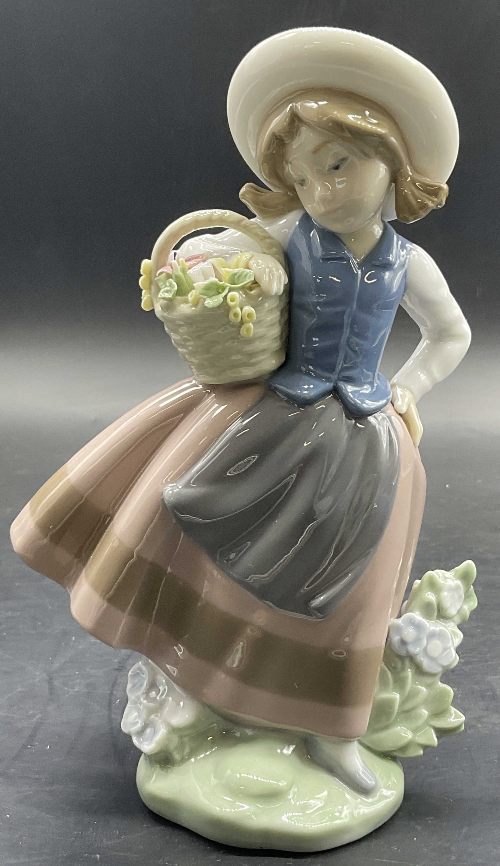 1983 LLADRO Sweet Scent Porcelain Female Figural (1 of 9)