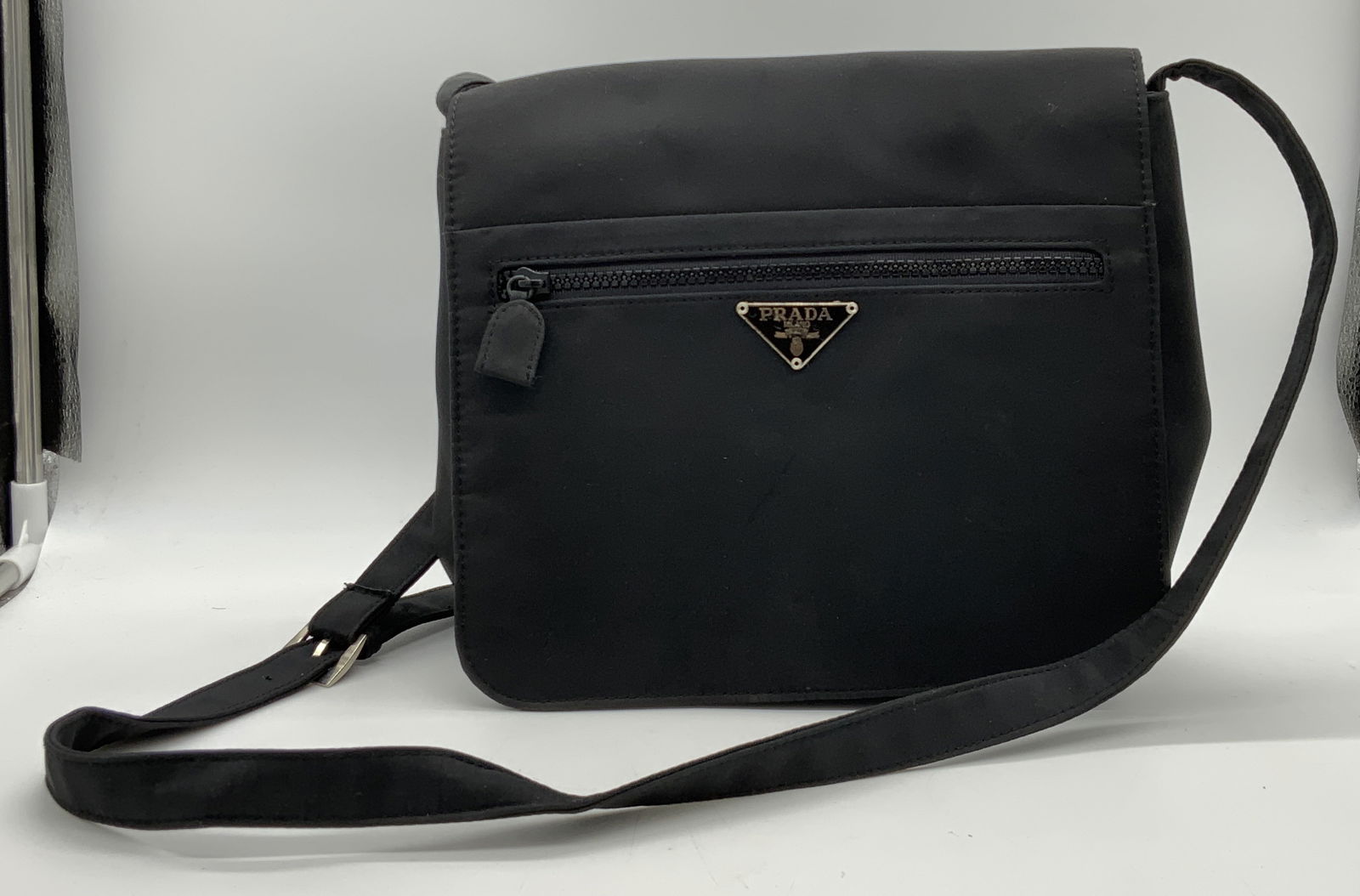 VINTAGE Black Nylon Messenger Bag (1 of 12)