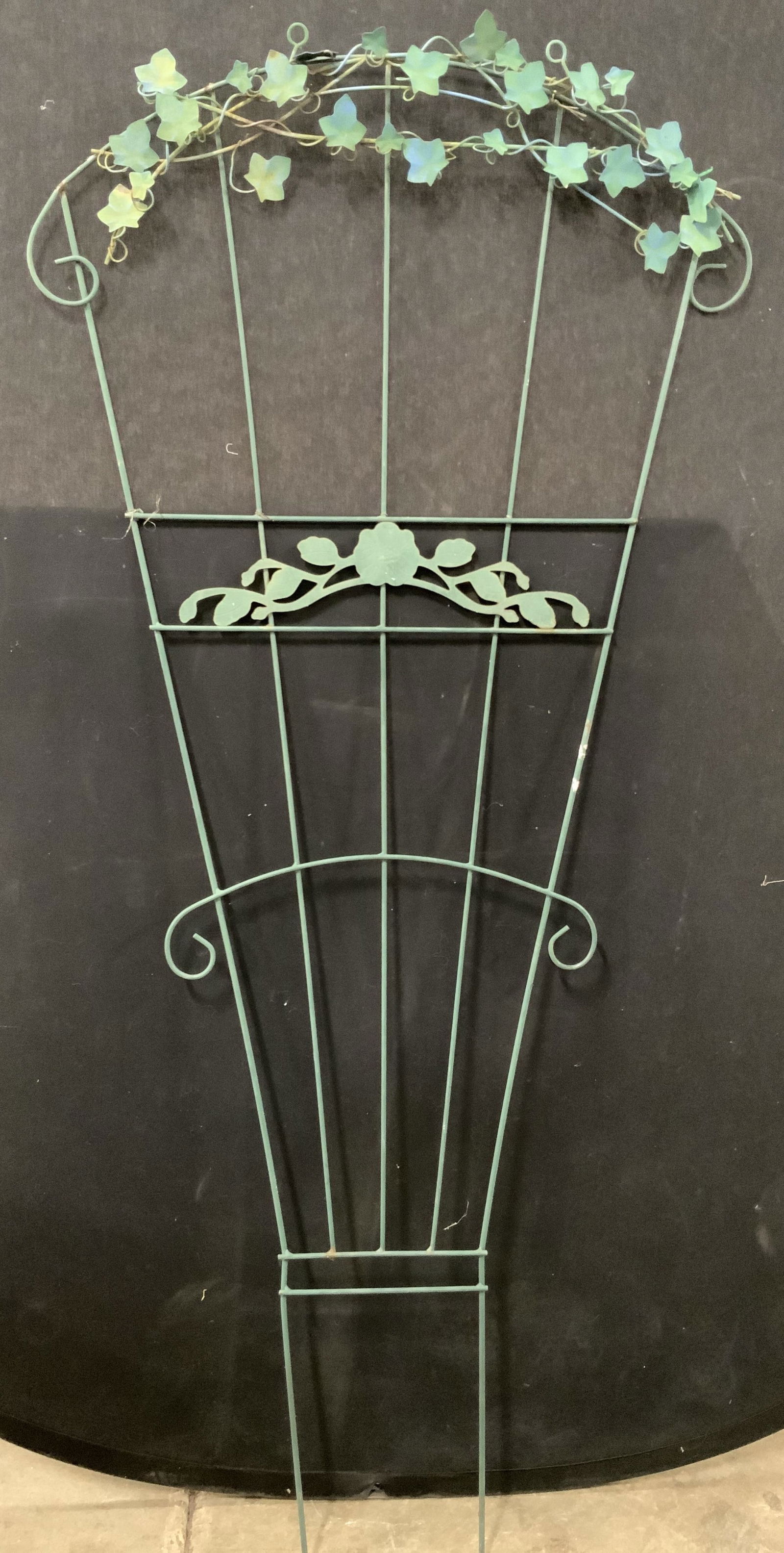 Vintage Green Metal Vine Motif Trellis (1 of 12)