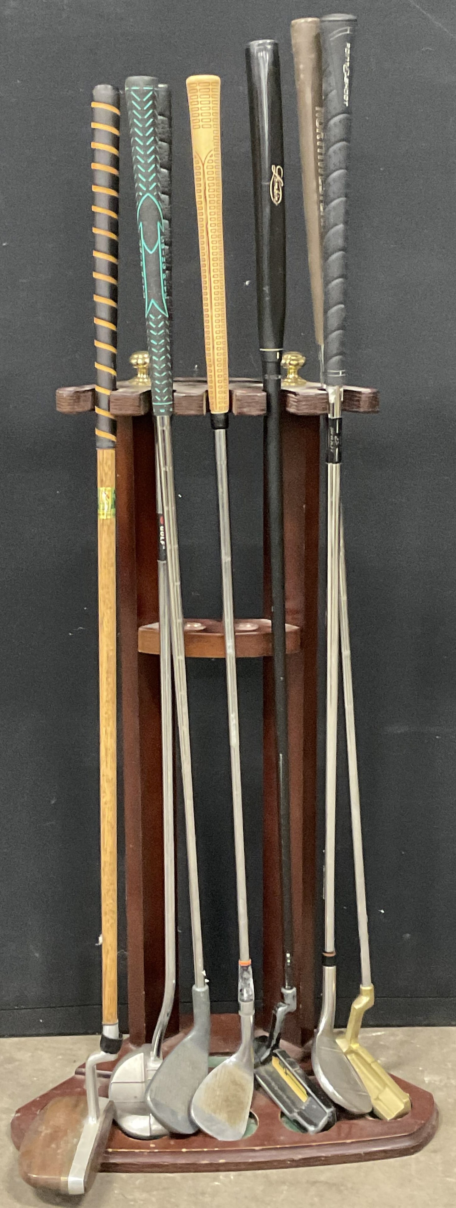 Lot 8 Wooden Golf Club Stand W/ Golf Clubs (1 of 7)