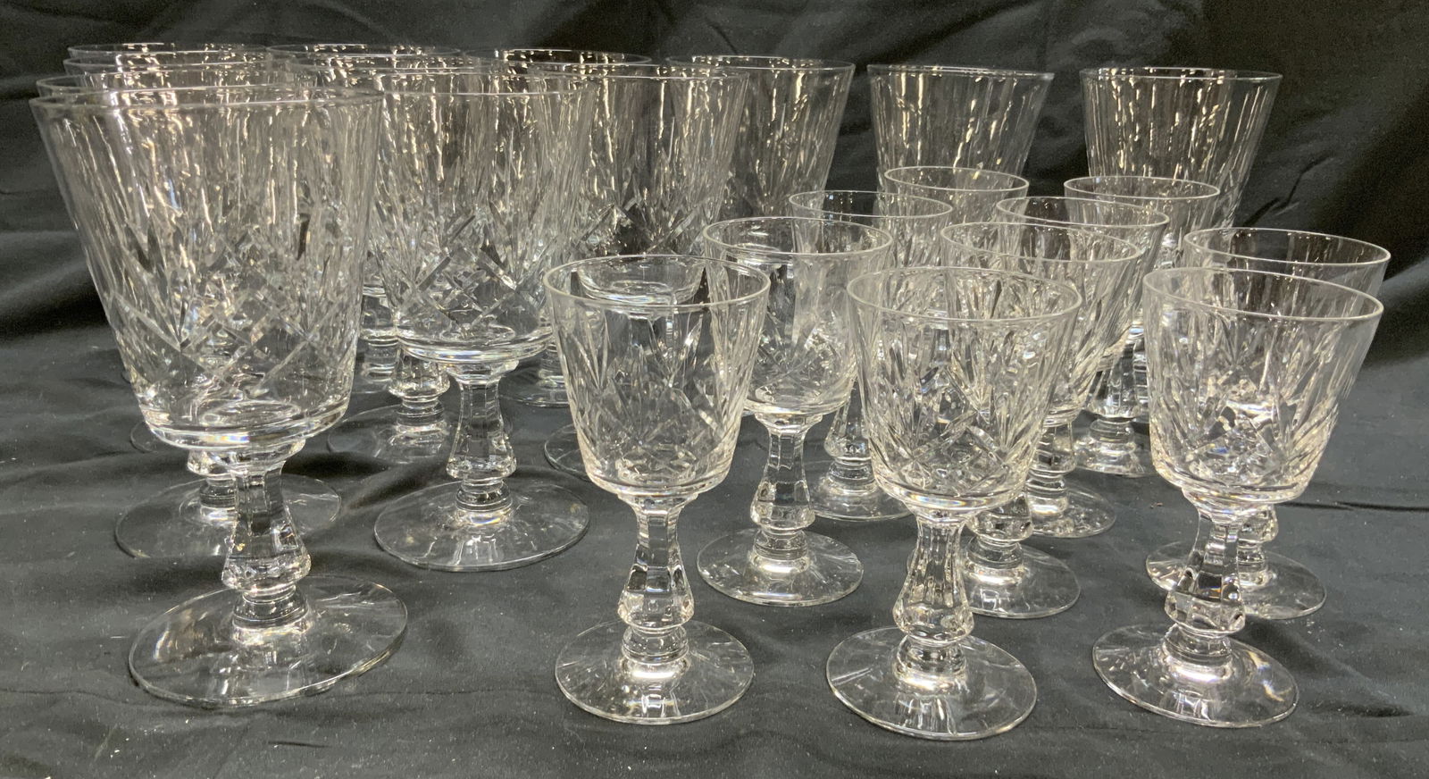 Lot 22 Crystal Goblets & Cordial Glasses (1 of 6)