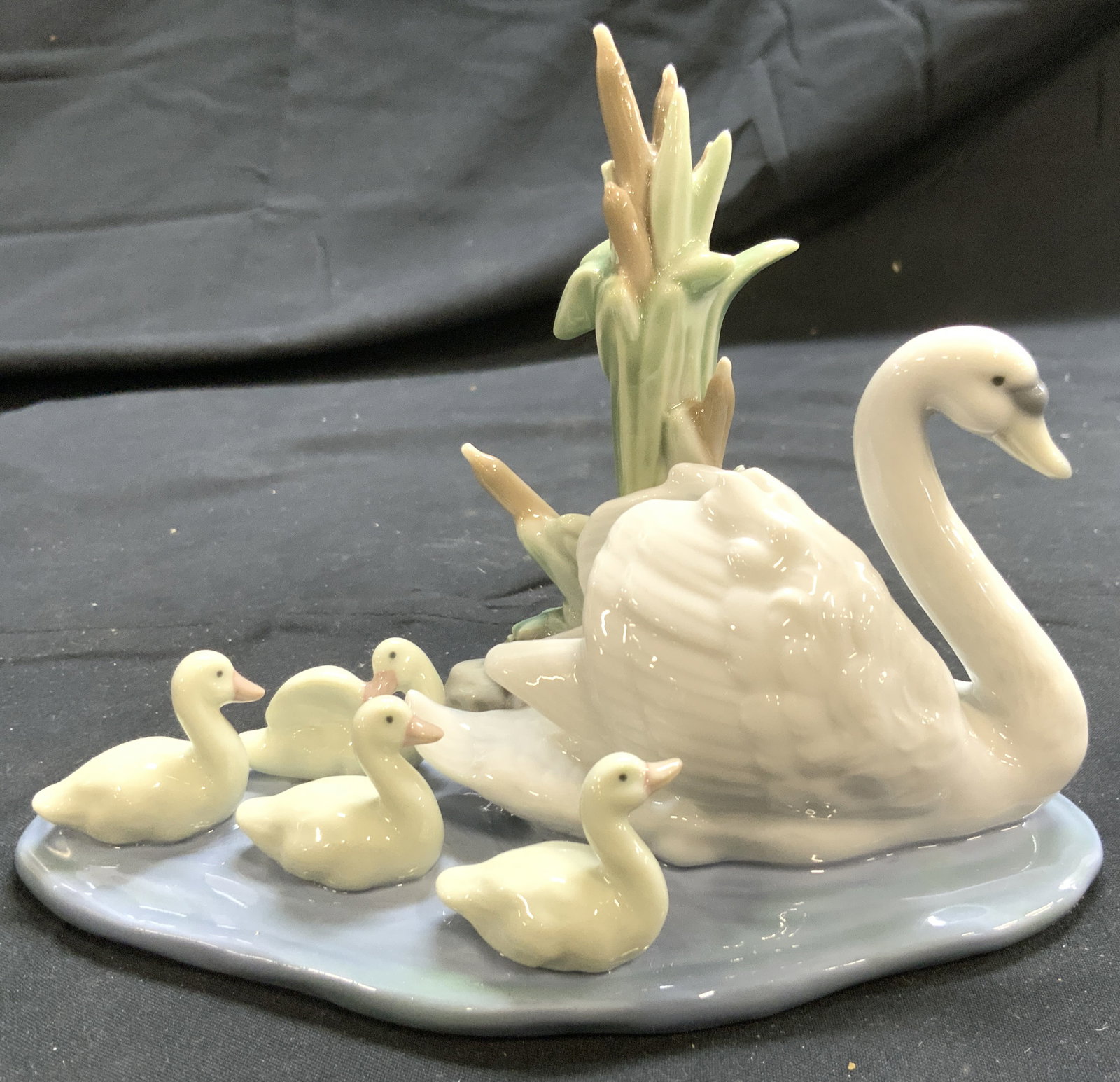 LLADRO Vtg Follow Me Mother Swan W 4 Cygnets 5722: Underside is marked LLADRO HAND MADE IN SPAIN. Piece is vintage and porcelain. Depicts a mother swan swimming, being followed by her 4 Cygnets. Piece has glazed finish. Figural measures approximately 
