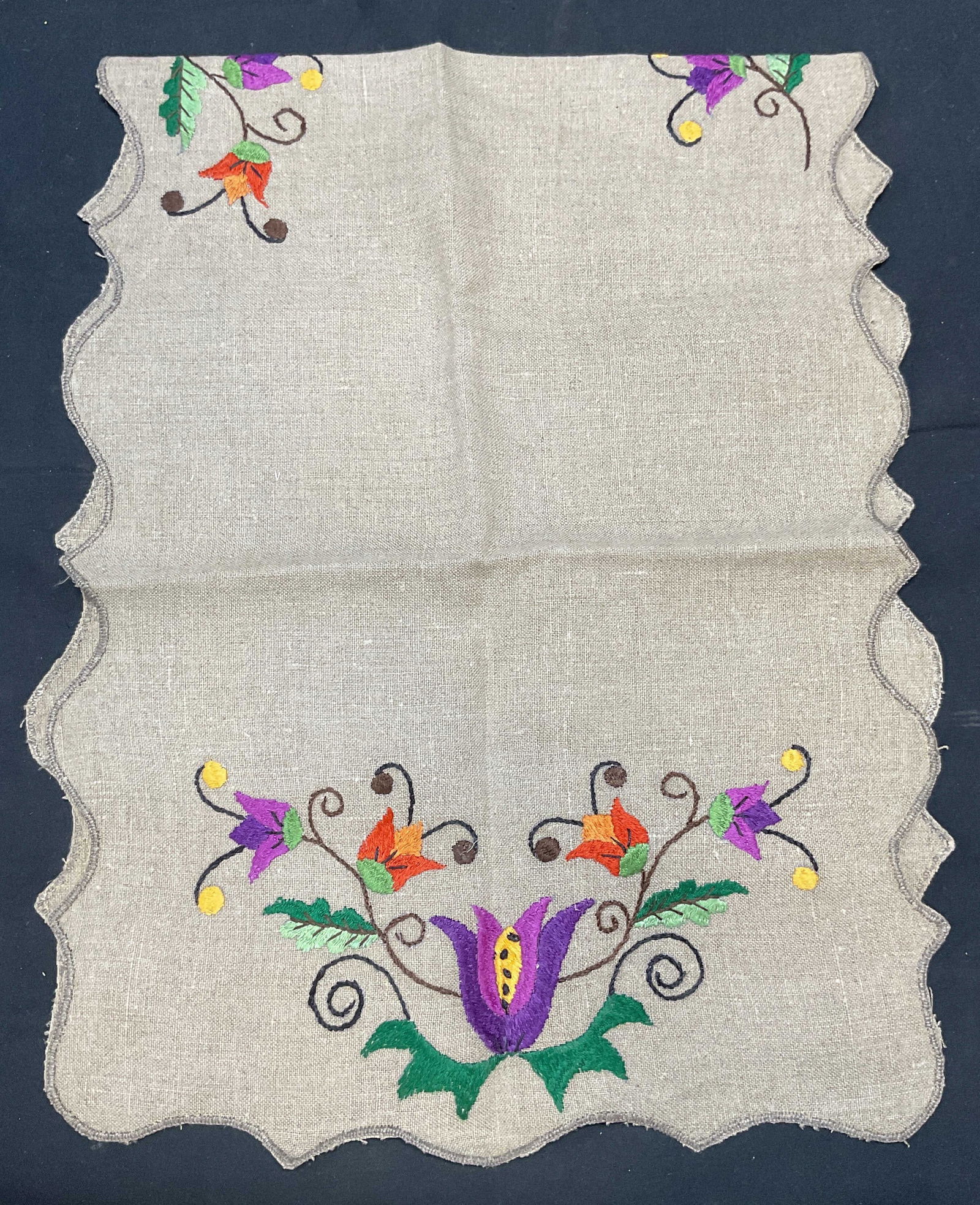 Vtg Beige Floral Embroidered Table Runner NWOT (1 of 6)