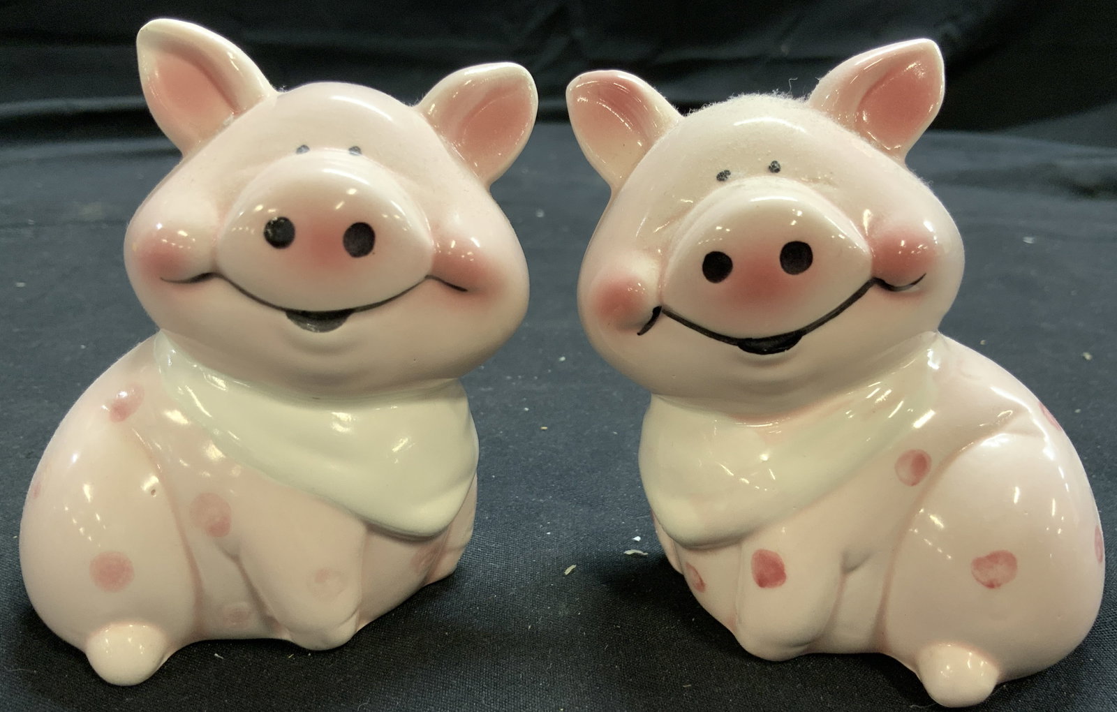 GIFTCRAFT Lot 2 Porc Pig Salt & Pepper Shakers: Tag on underside reads GIFTCRAFT. Lot includes 1 salt and 1 pepper shaker. Each are pink toned & depict seated smiling pig figures, one with handkerchief around neck. Each shaker measures approximatel